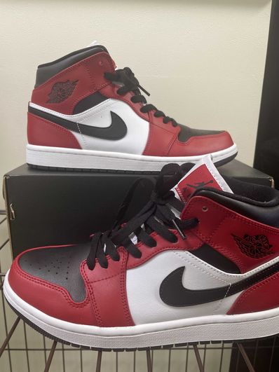 Nike Air Jordan 1 Mid "Chicago Black Toe"