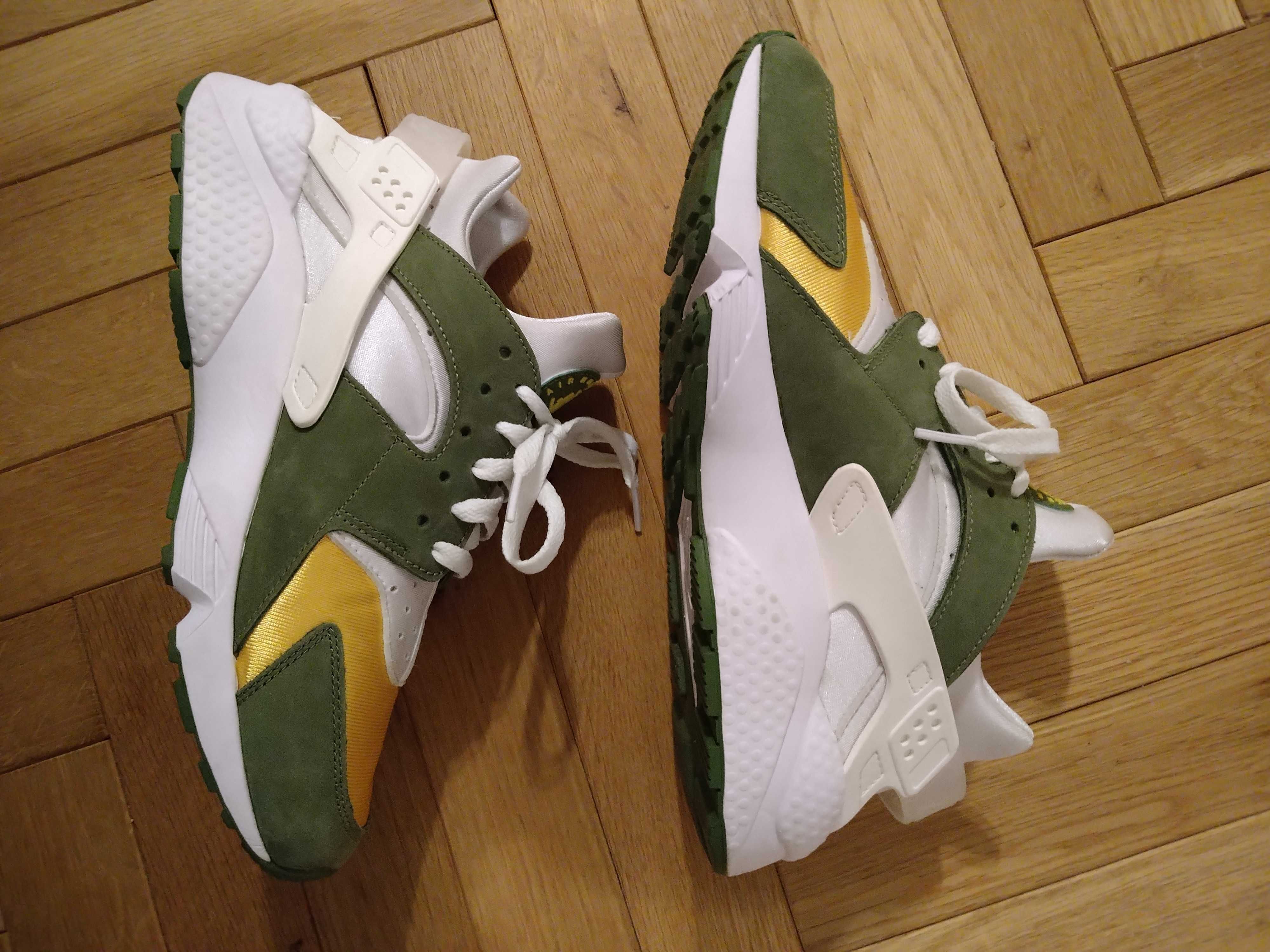 Stussy × Nike Air Huarache "Dark Olive"