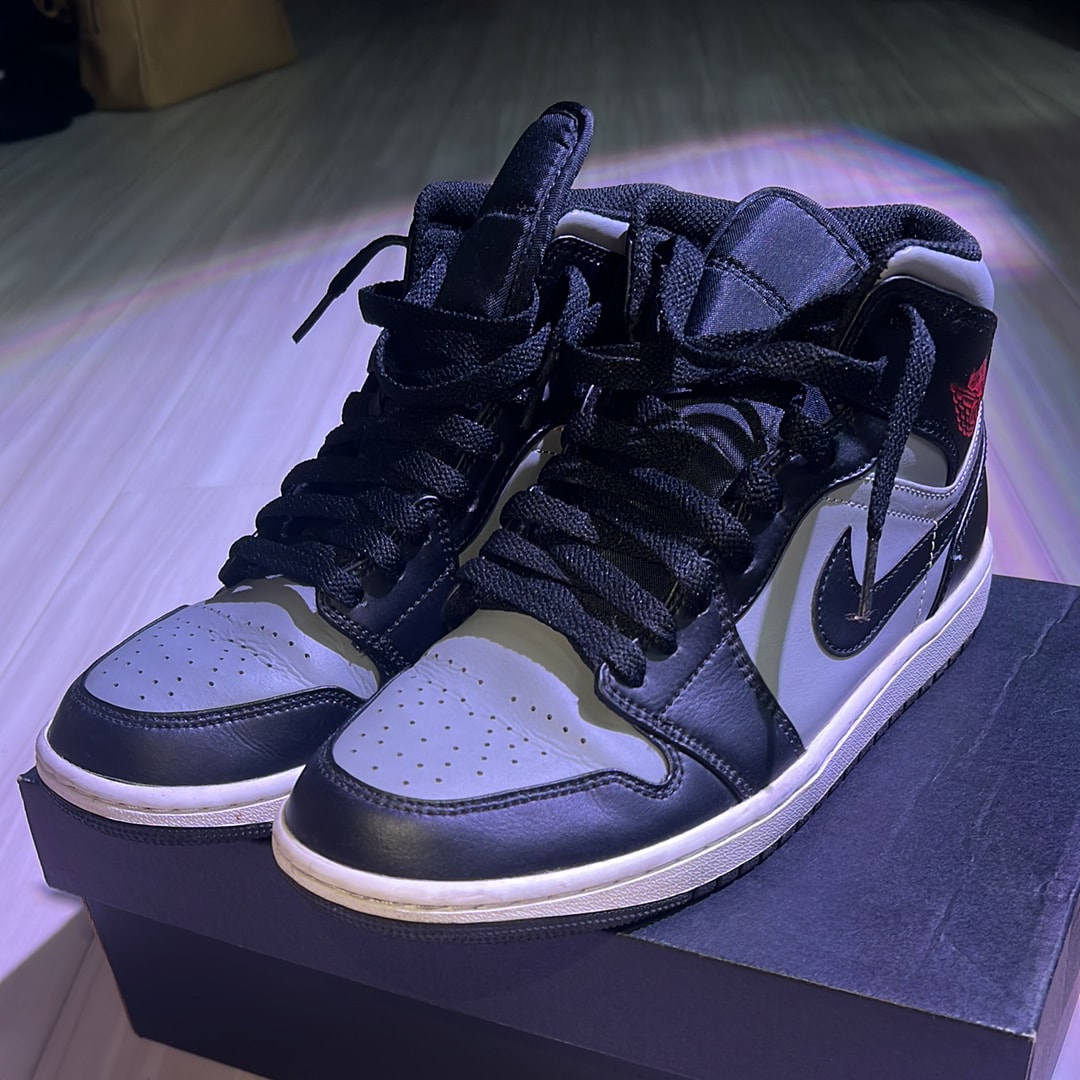 ナイキ エアジョーダン1 ミッド "シャドウ"