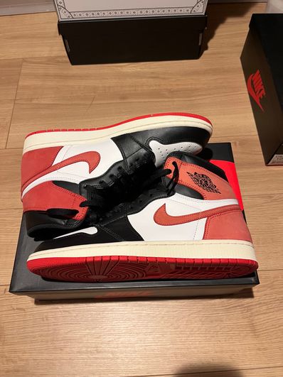 NIKE AIR JORDAN 1 RETRO HIGH "TRACK RED"