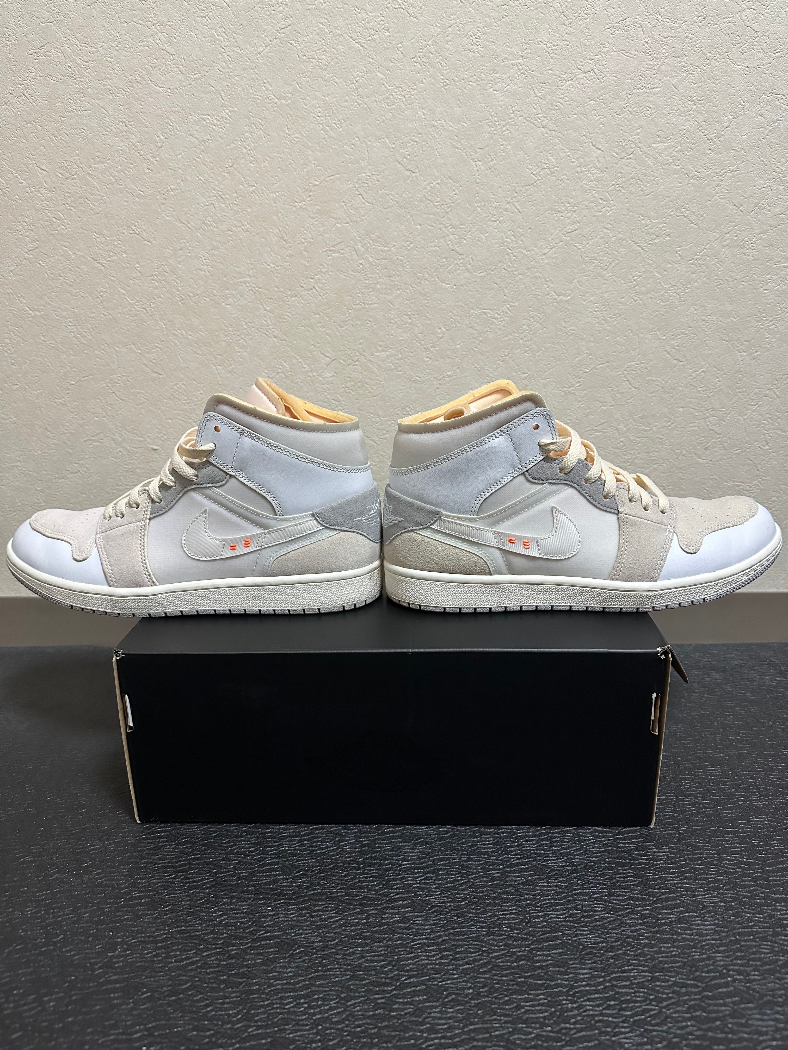 Nike Air Jordan 1 mid "Inside Out/White/Grey"