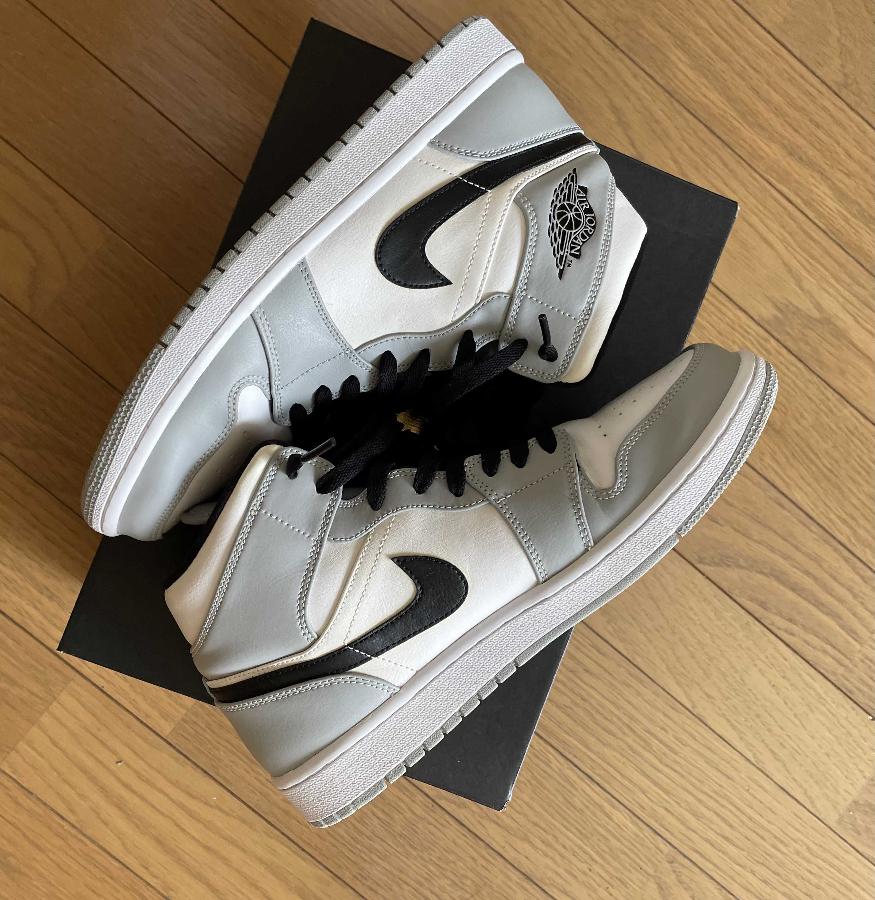 Nike Air Jordan 1 Mid "Light Smoke Grey/White/Black"