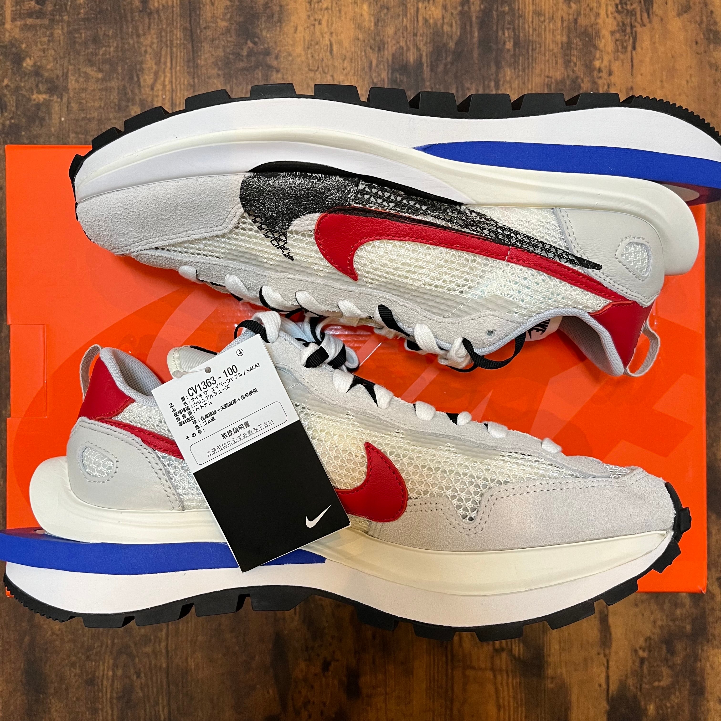 サカイ × ナイキ ヴェイパーワッフル "ロイヤルフューシャ"