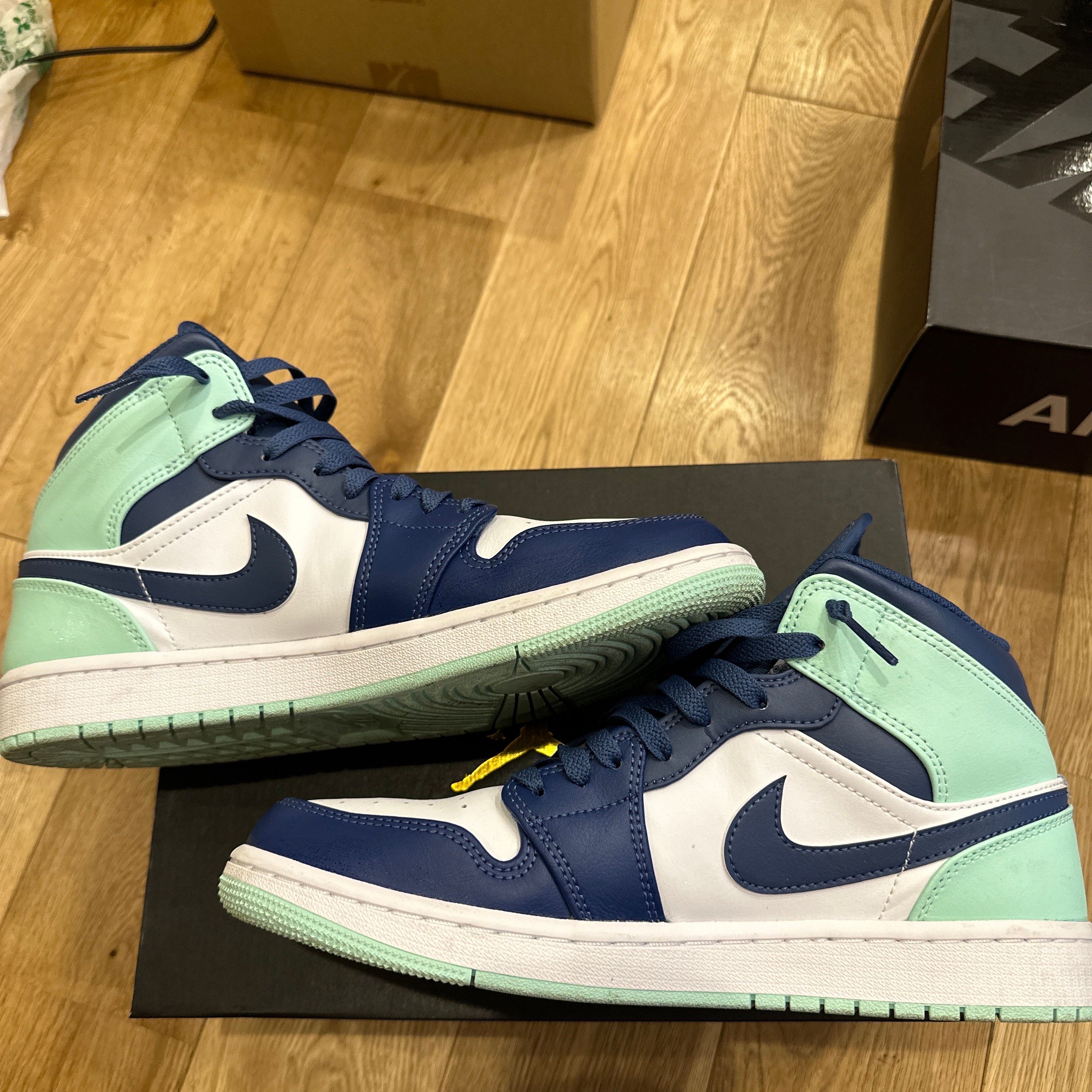 Nike Air Jordan 1 Mid "Blue Mint"
