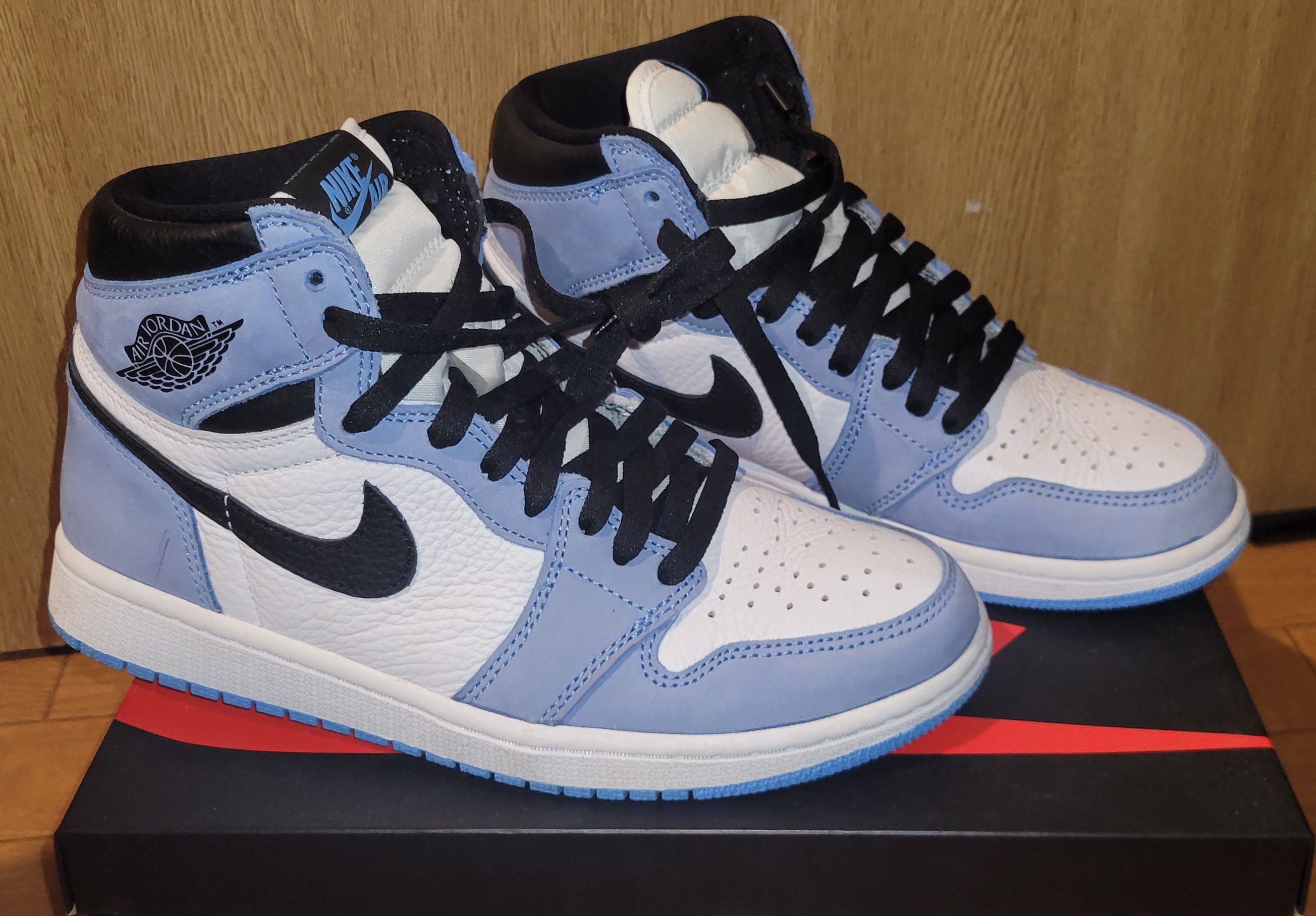 Nike Air Jordan 1 High OG "University Blue"