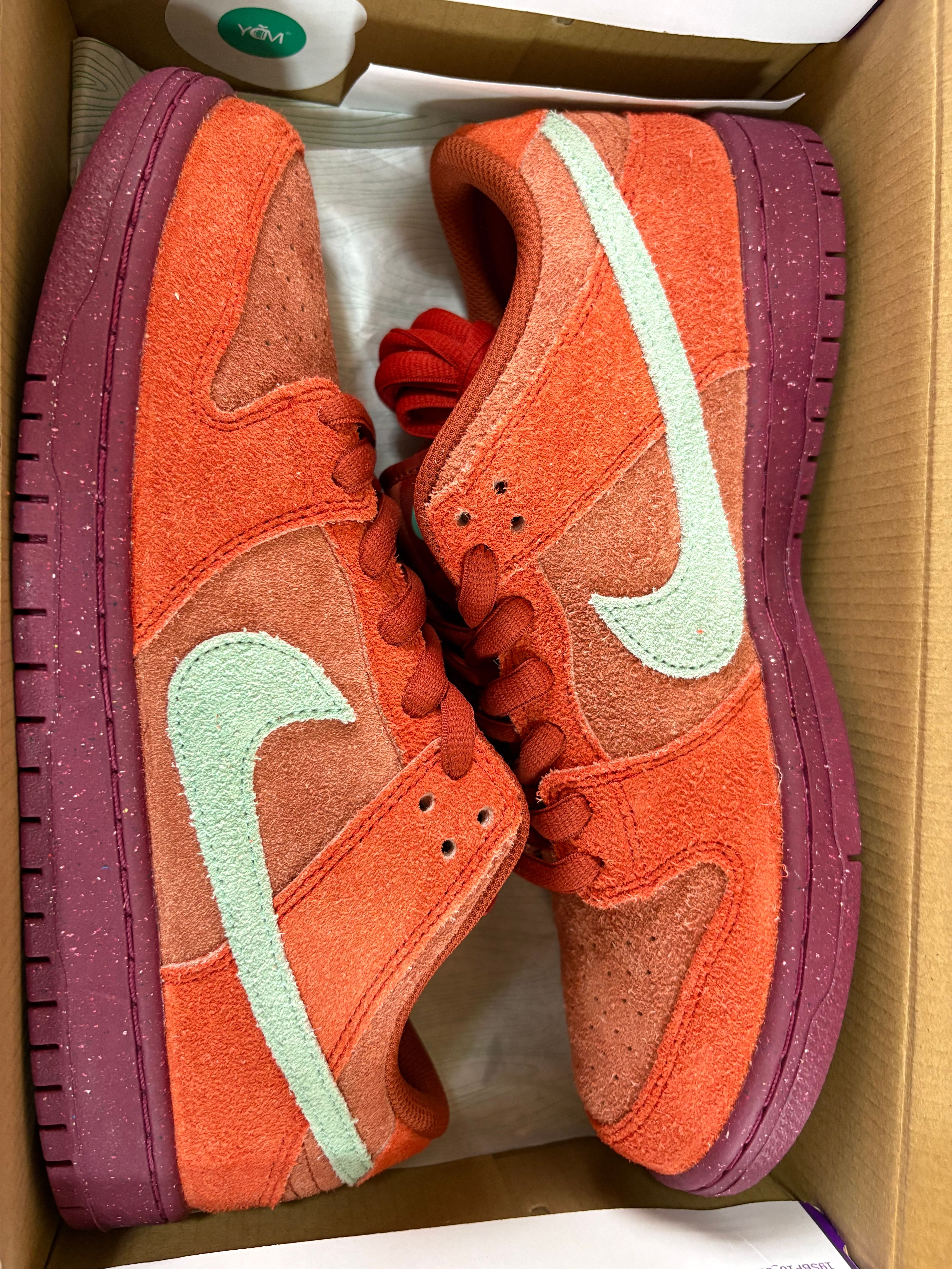 Nike SB Dunk Low Pro PRM "Mystic Red and Rosewood"