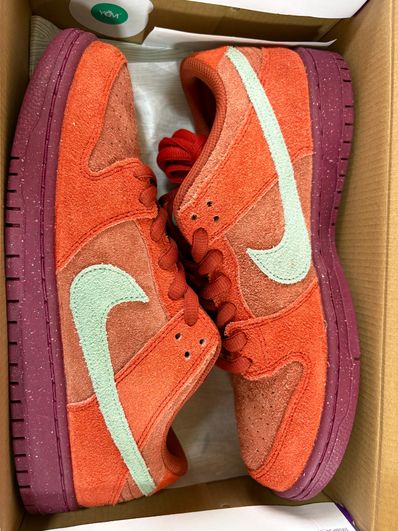 Nike SB Dunk Low Pro PRM "Mystic Red and Rosewood"