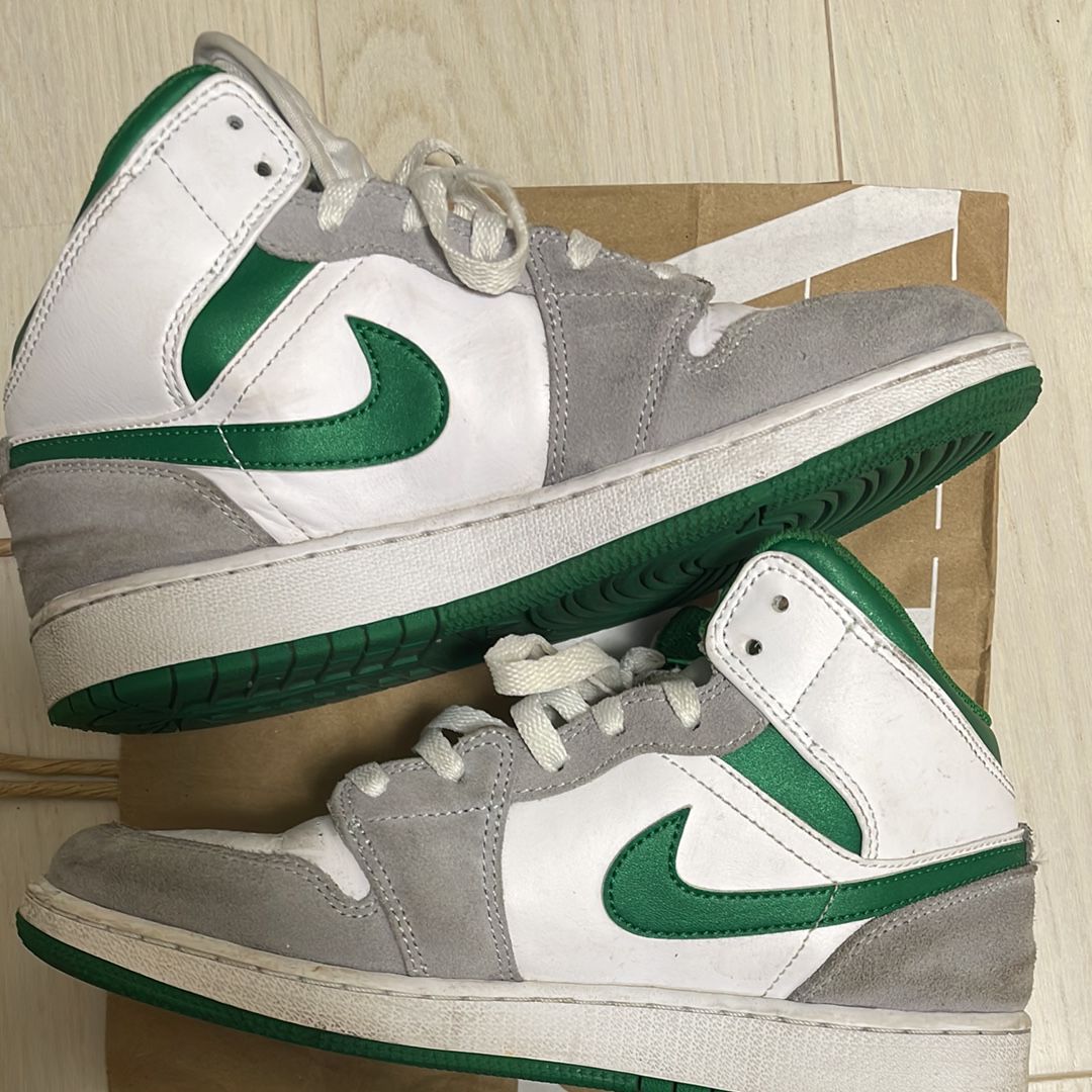 Nike GS Air Jordan 1 Mid SE "White Pine Green Smoke Grey"