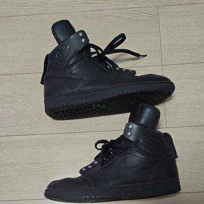 COMME des GARÇONS × Nike Air Jordan 1 High "Black"