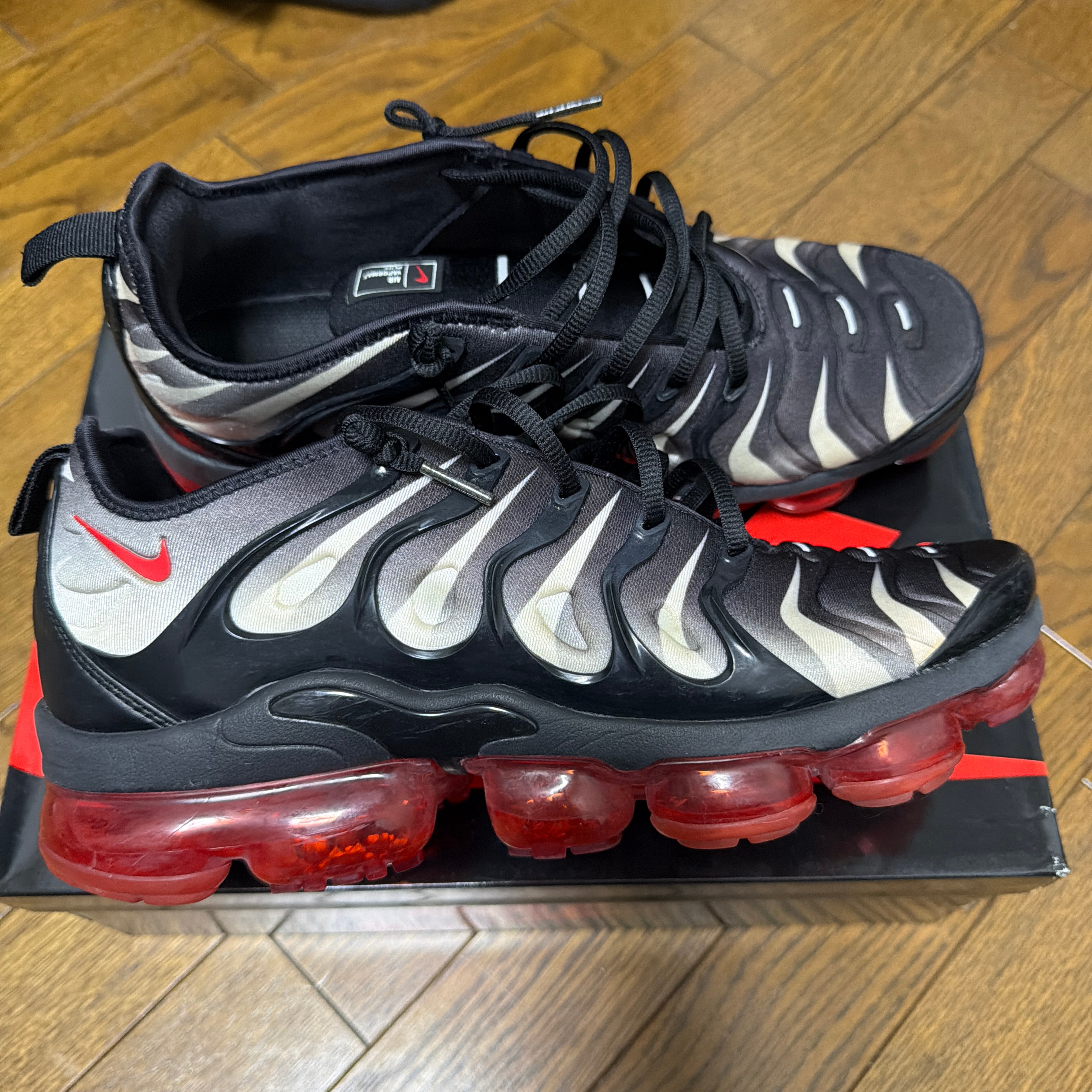 Nike Air Vapormax Plus "Black/Speed Red/White"