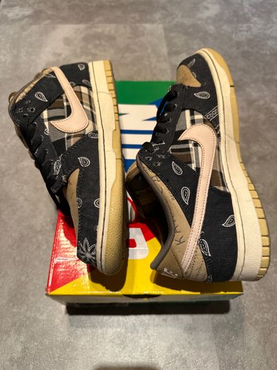 Travis Scott × Nike SB Dunk Low "Black/Parachute Beige"