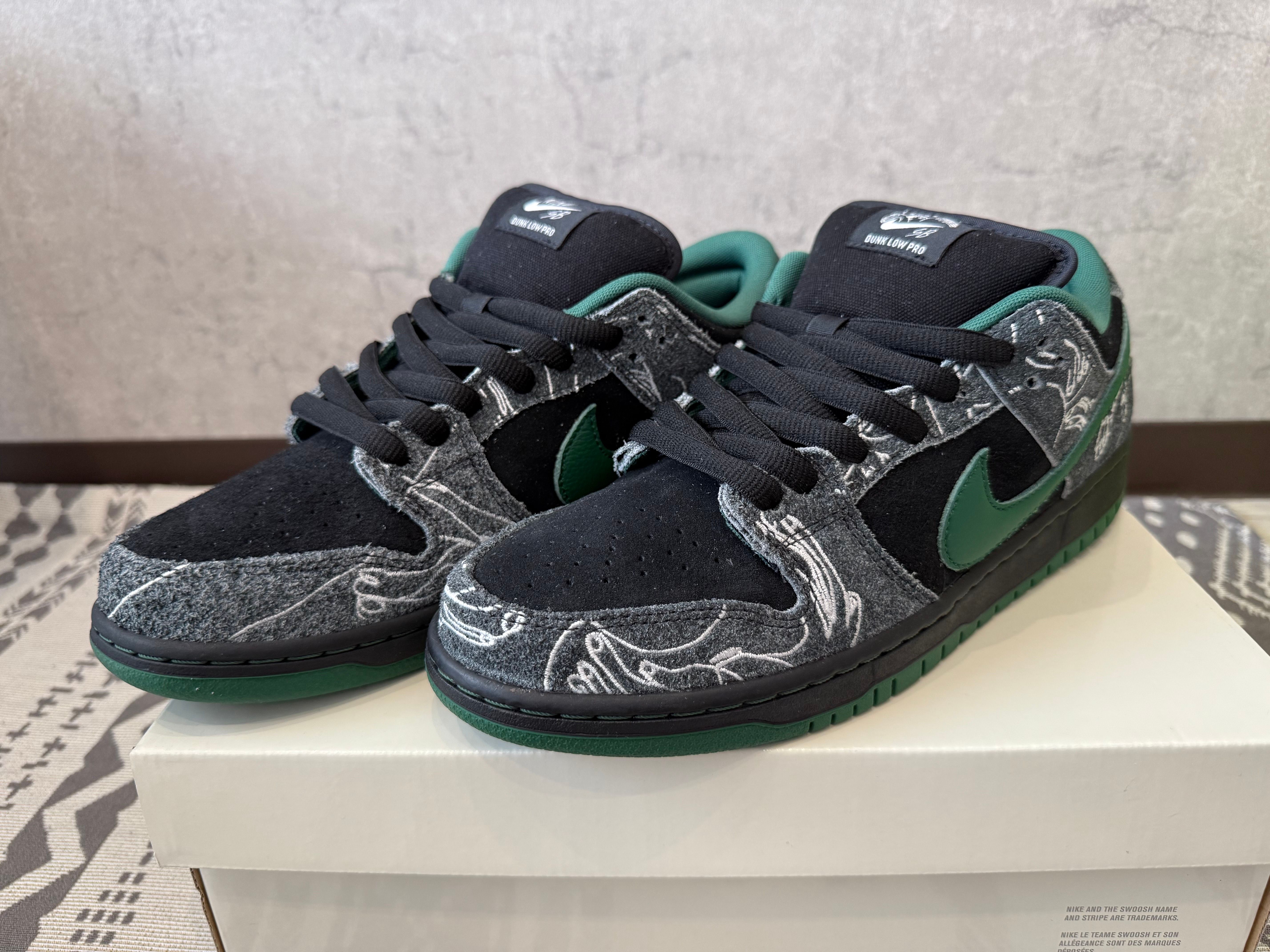 There Skateboards × Nike SB Dunk Low Pro "Anthracite and Gorge Green"