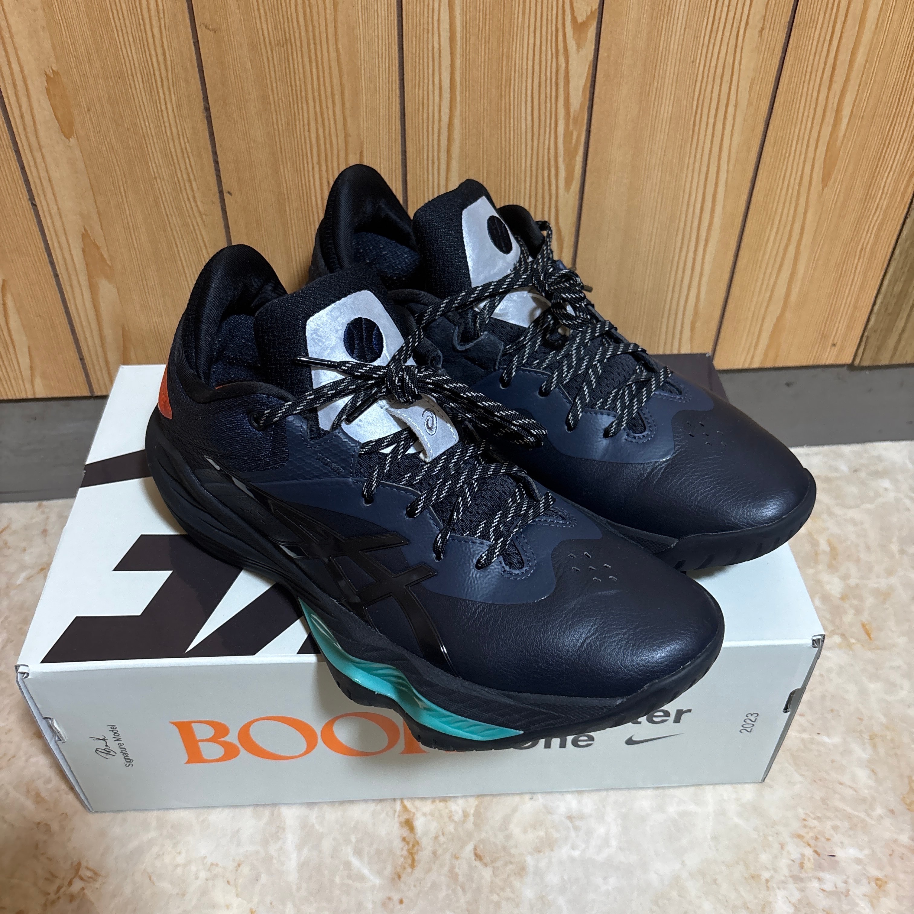 ボーラホリック × アシックス ノヴァ サージ ロー "ミッドナイト/オーロラグリーン"