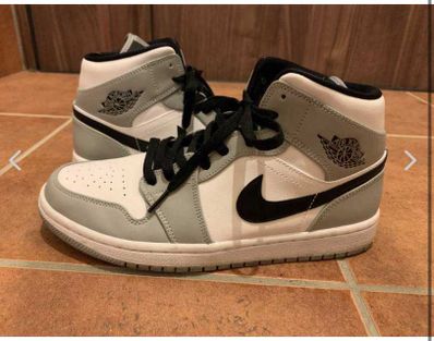 Nike Air Jordan 1 Mid "Light Smoke Grey/White/Black"