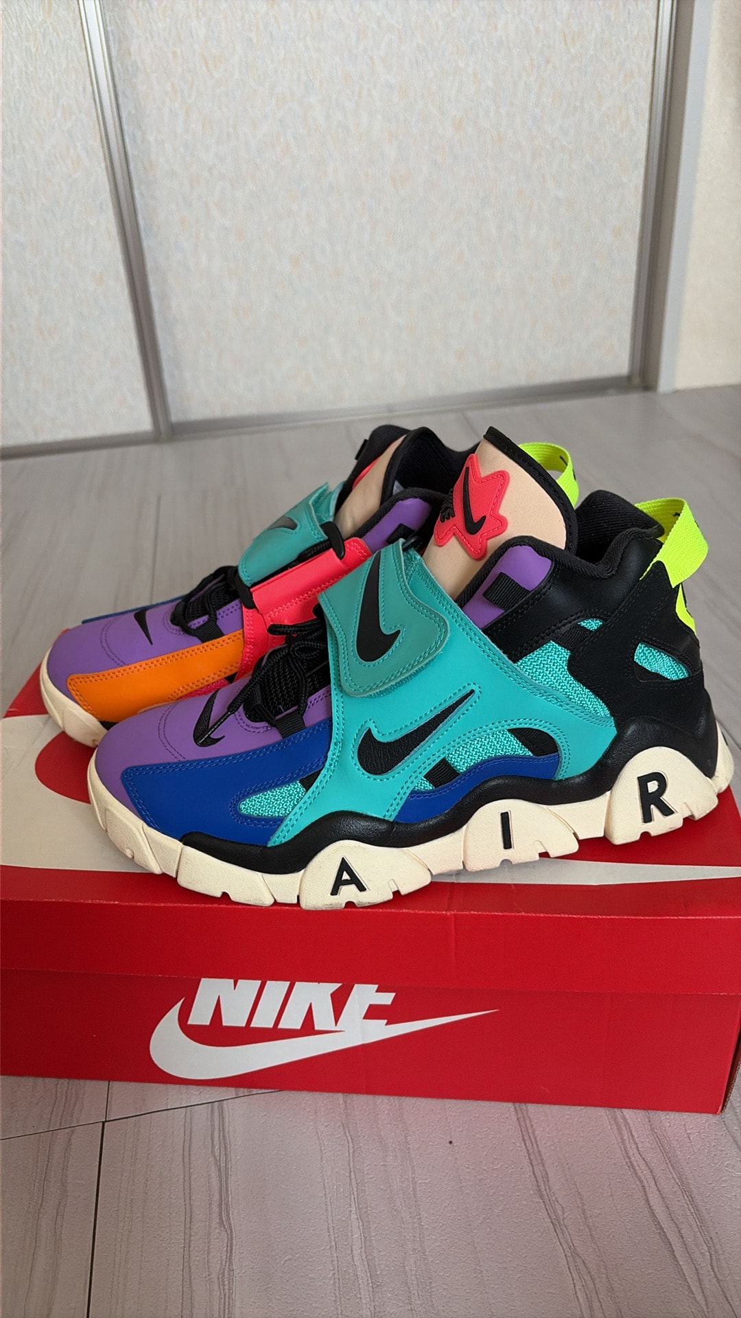 NIKE AIR BARRAGE MID "POP THE STREET COLLECTION"