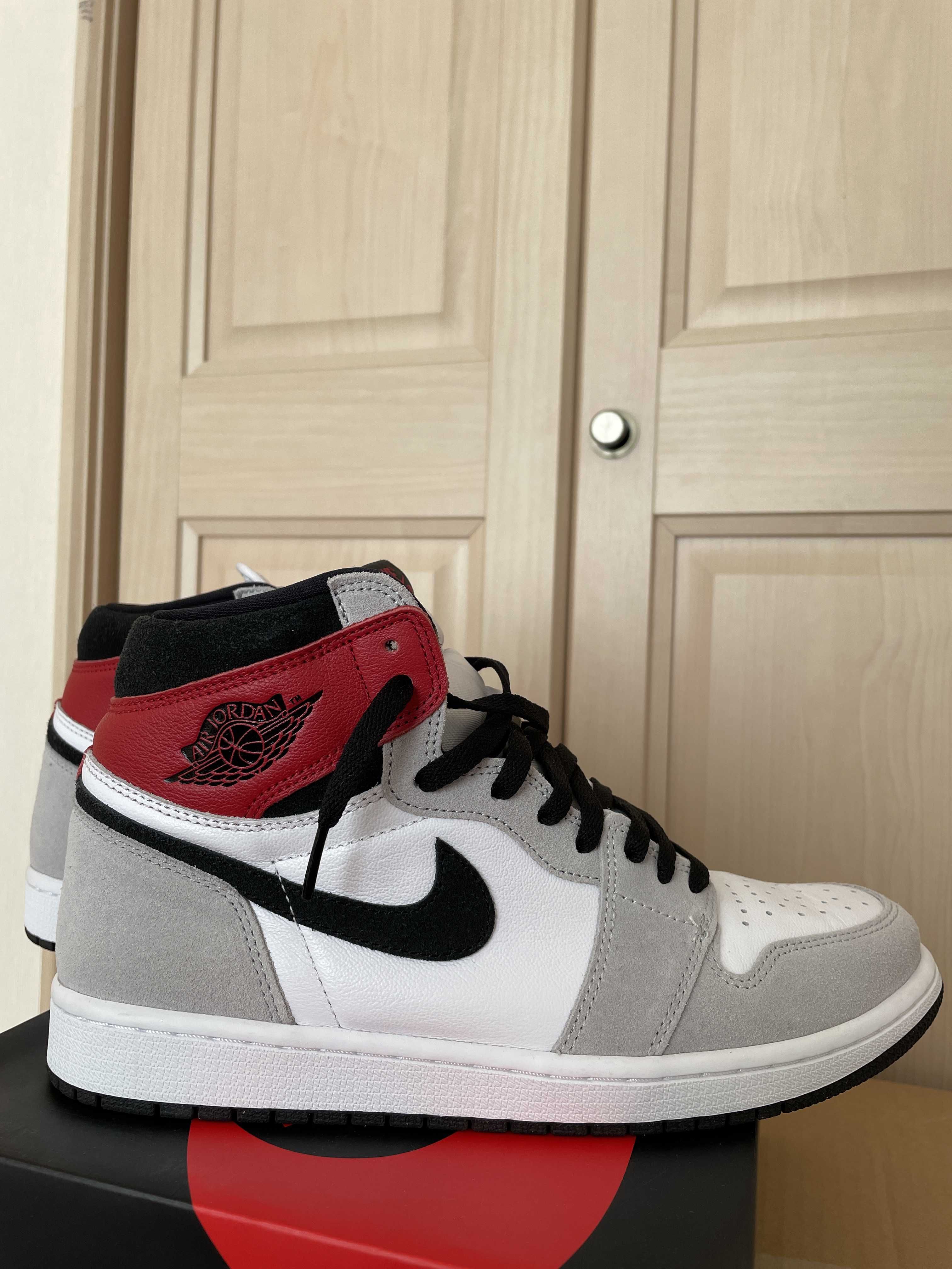 Nike Air Jordan 1 High OG "White/Black/Light Smoke Grey"