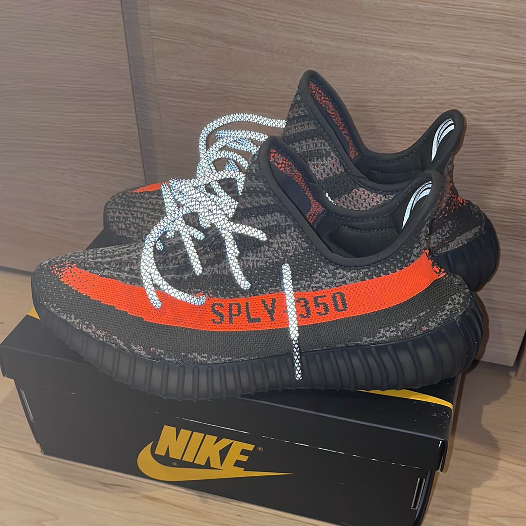 adidas YEEZY Boost 350V2 "Carbon Beluga"
