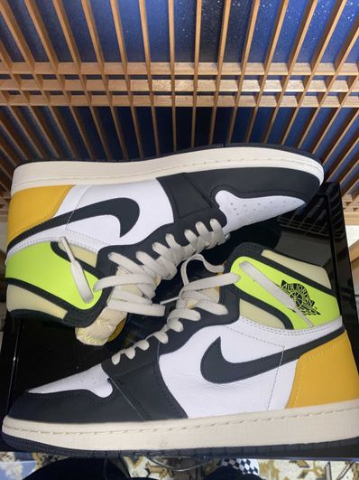 Nike Air Jordan 1 High OG "Volt Gold"