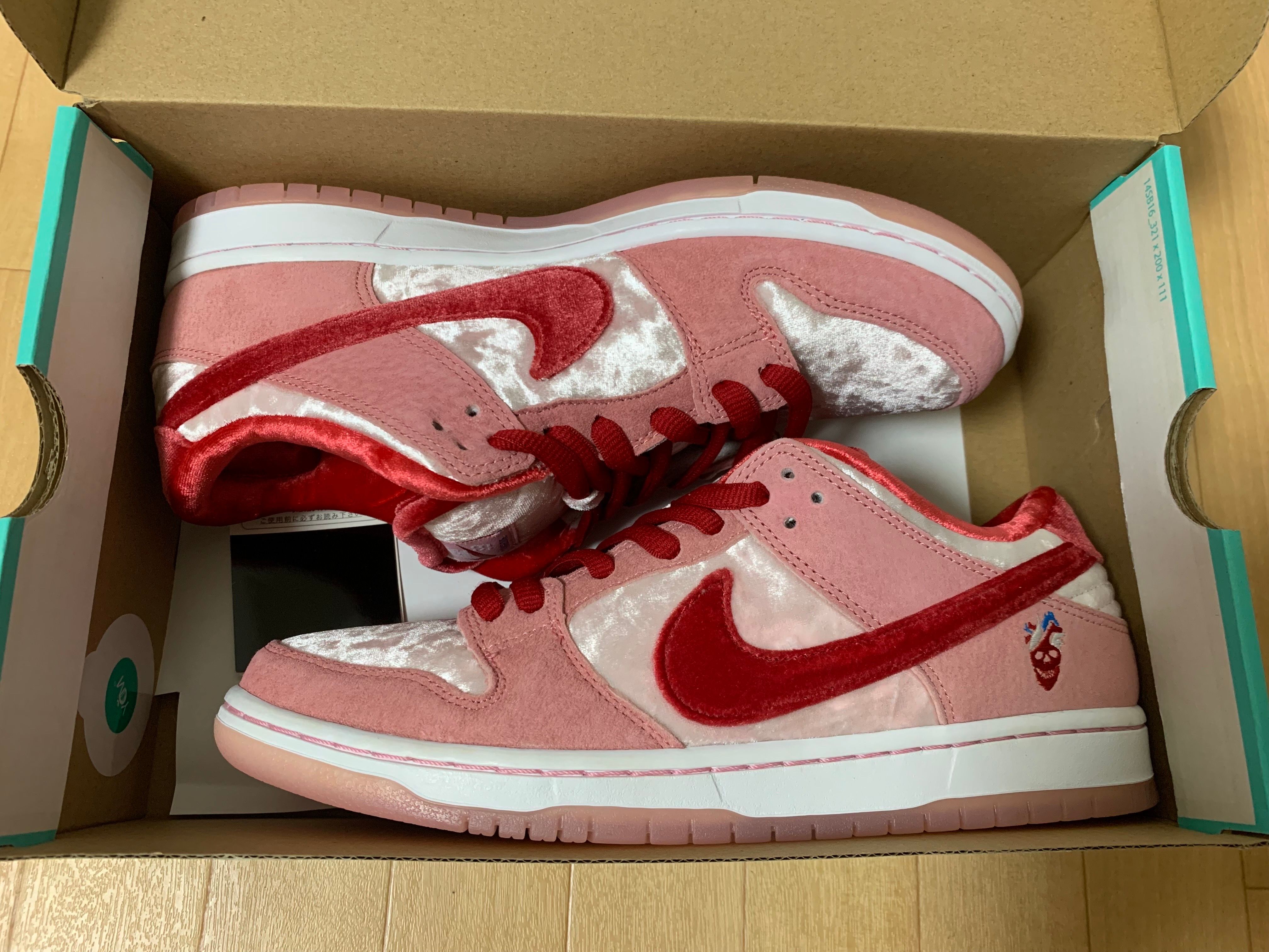 Strangelove × Nike SB Dunk Low "Valentine’s Day"