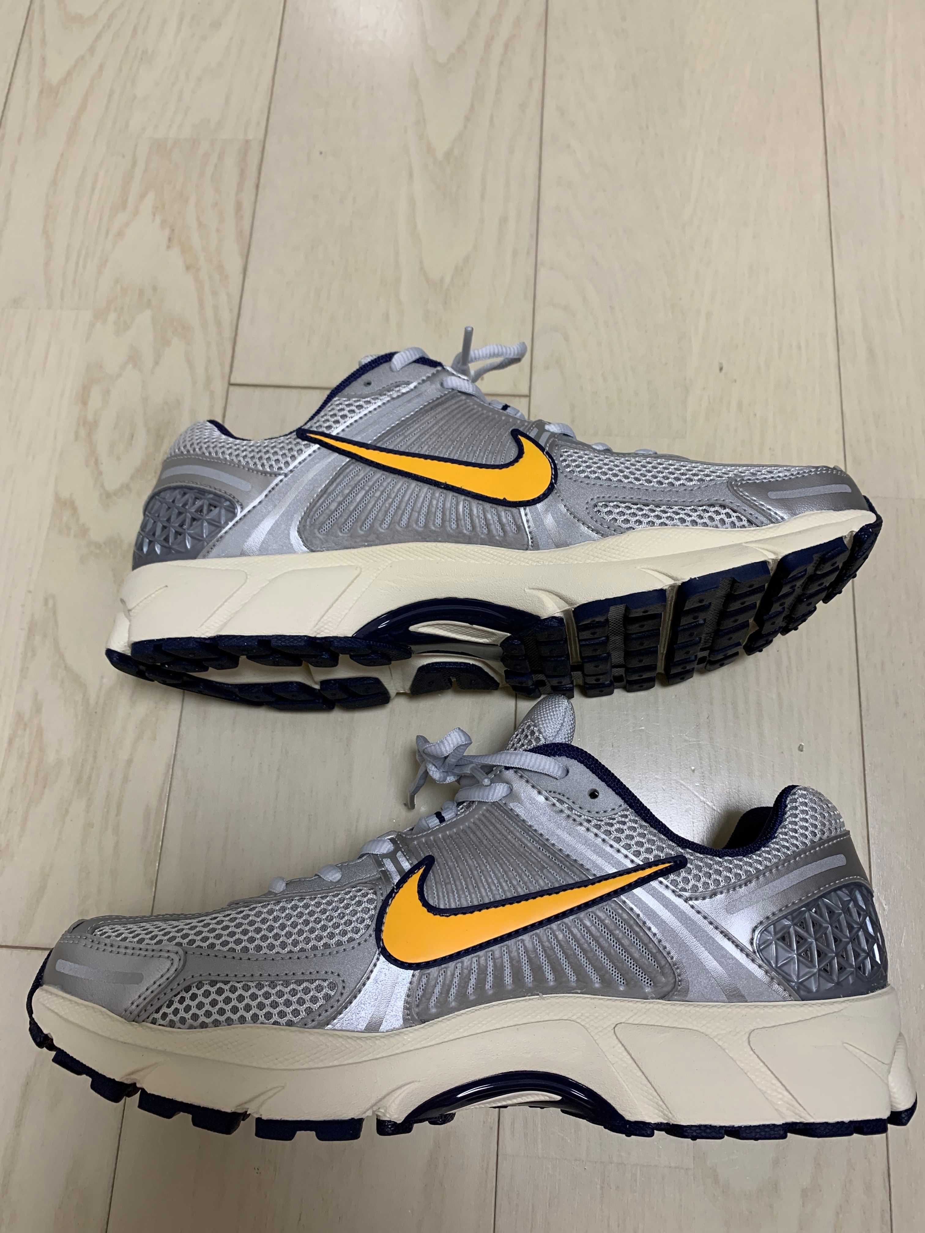 Nike Zoom Vomero 5 "Pure Platinum and Laser Orange"