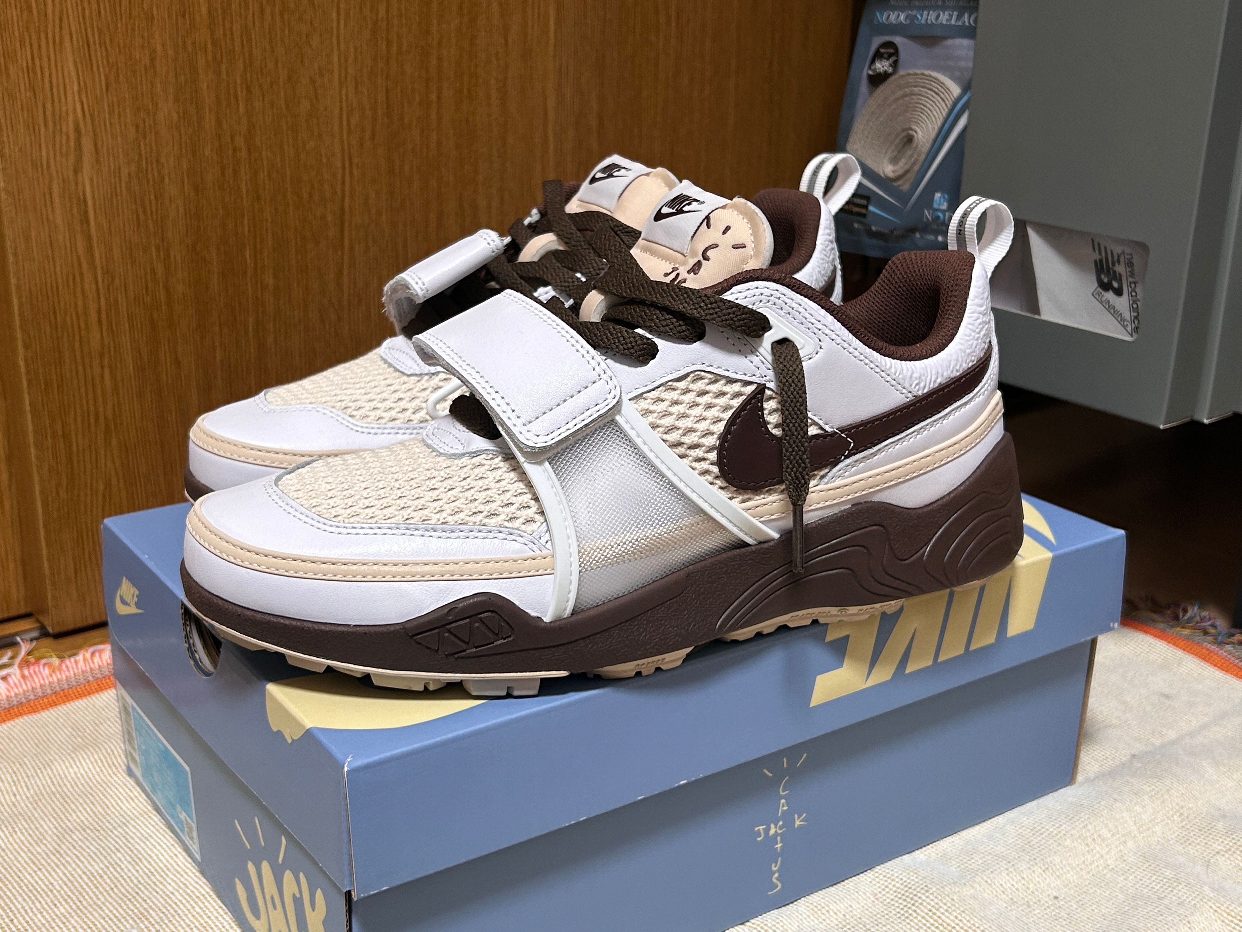 Travis Scott × Nike Zoom Field Jaxx "White and Light Chocolate"
