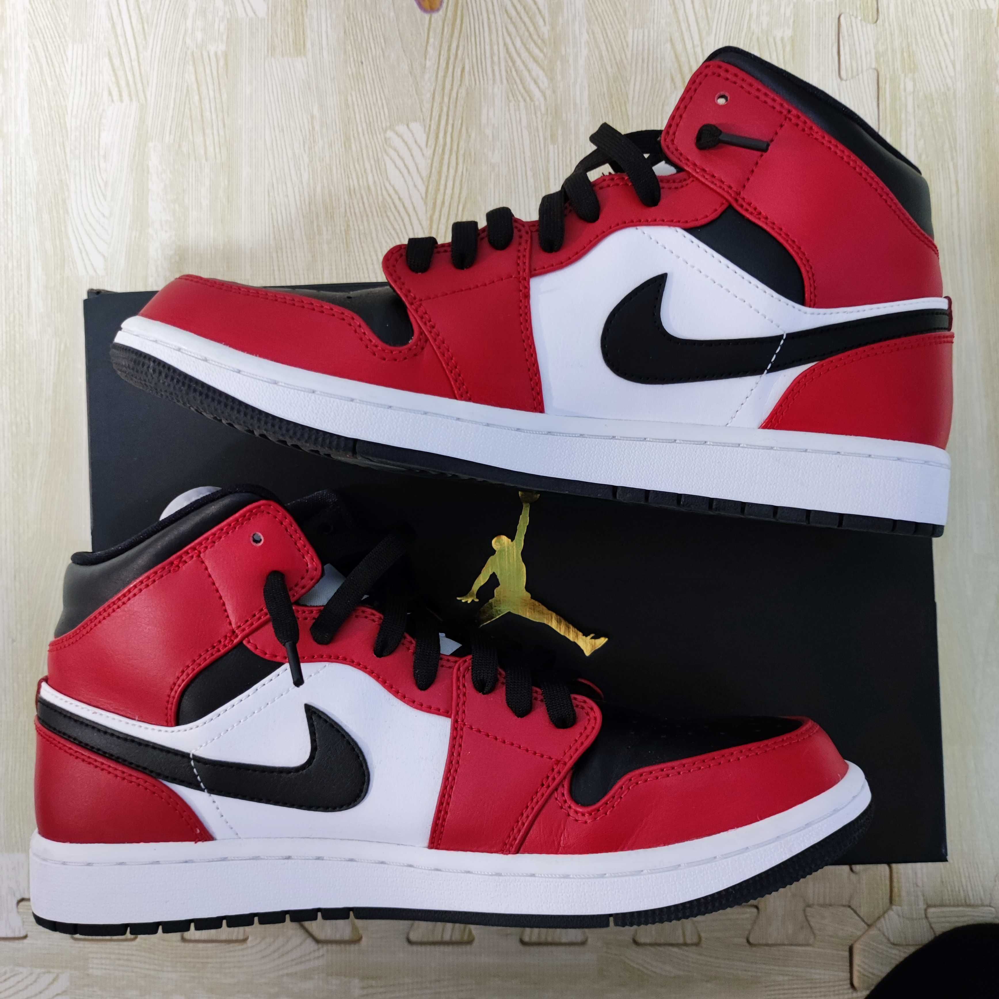 Nike Air Jordan 1 Mid "Chicago Black Toe"