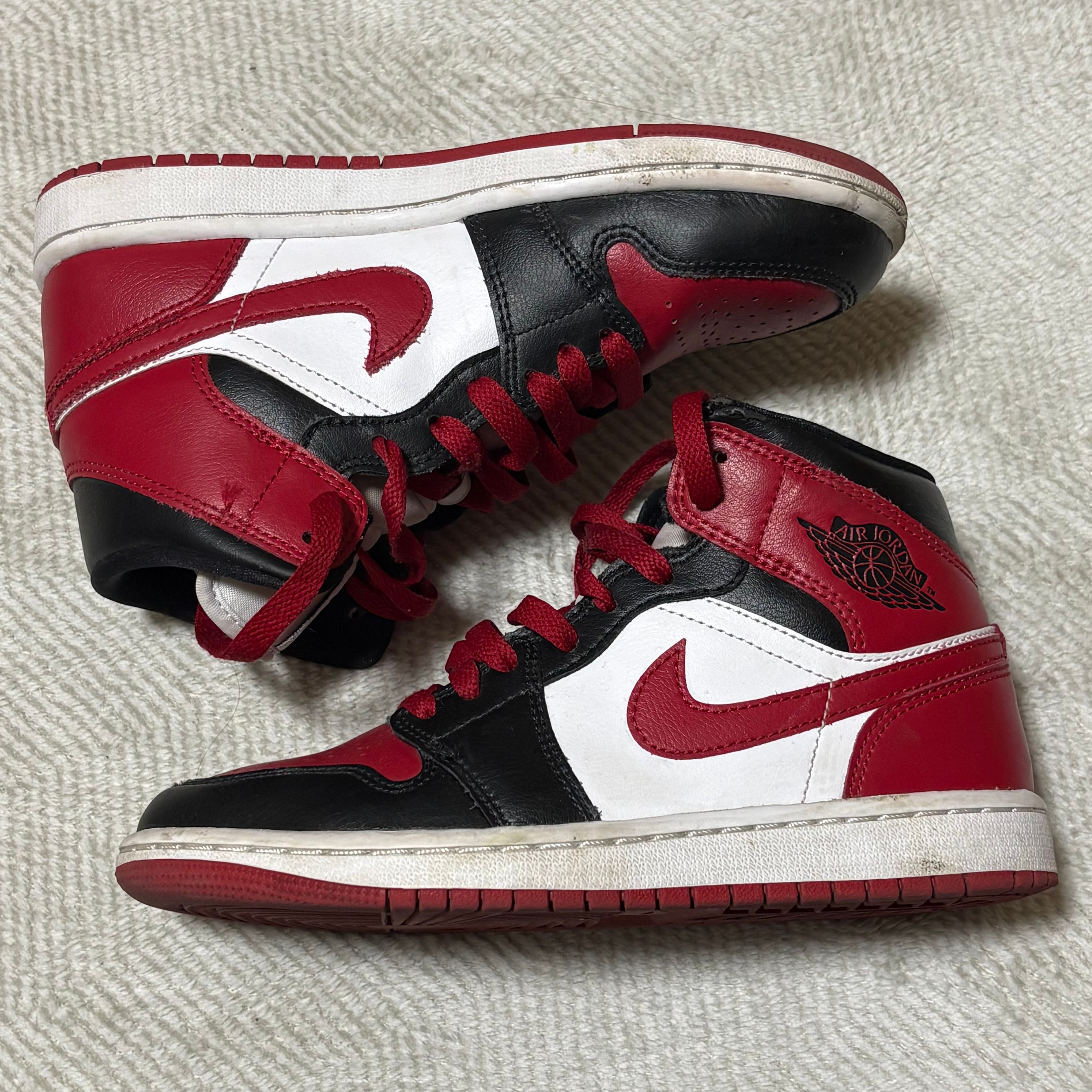 Nike Women's Air Jordan 1 Mid "Bred Toe"