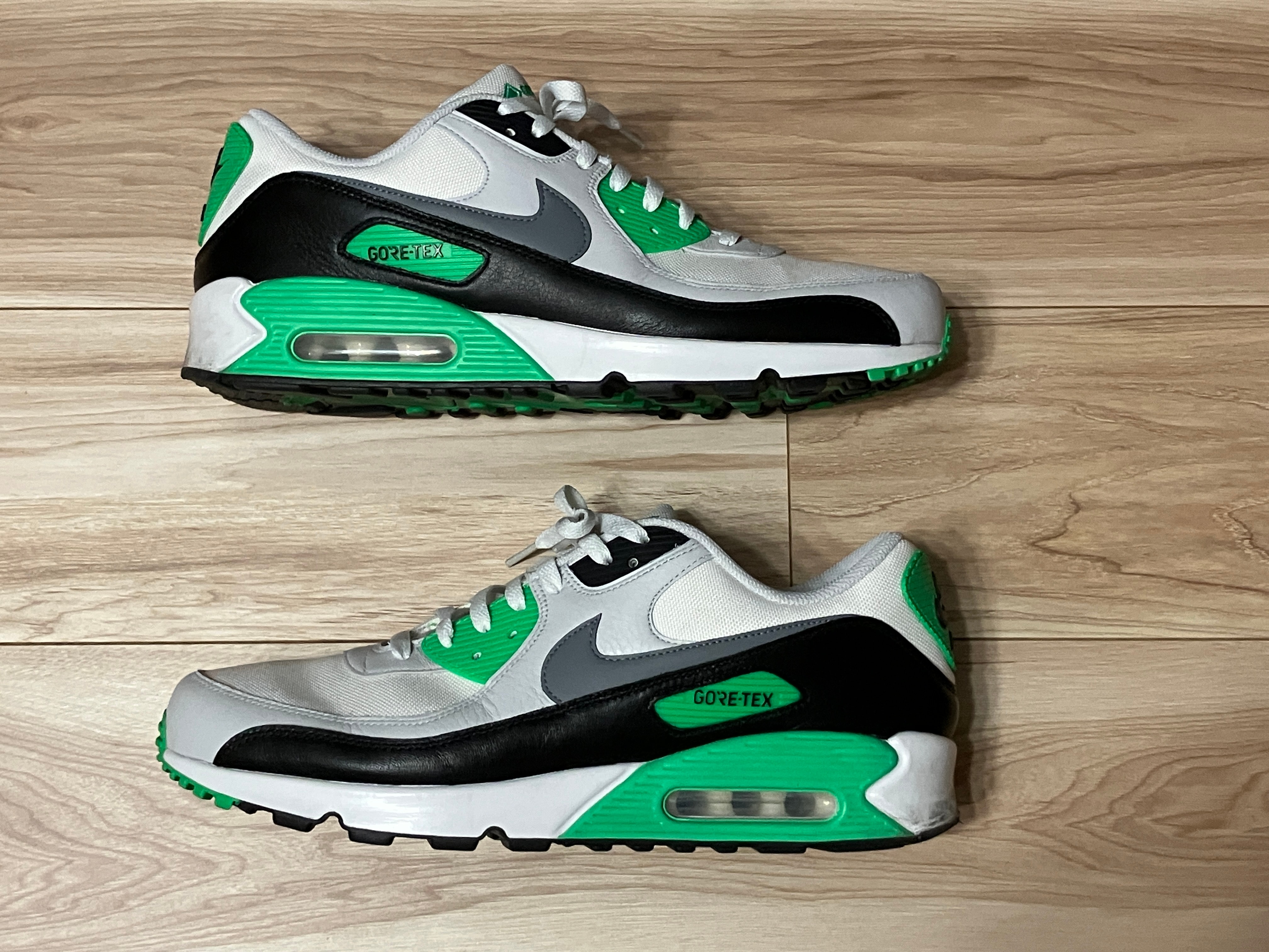 Nike Air Max 90 GORE-TEX "Summit White/Photo Dust/Black/Cool Gray"