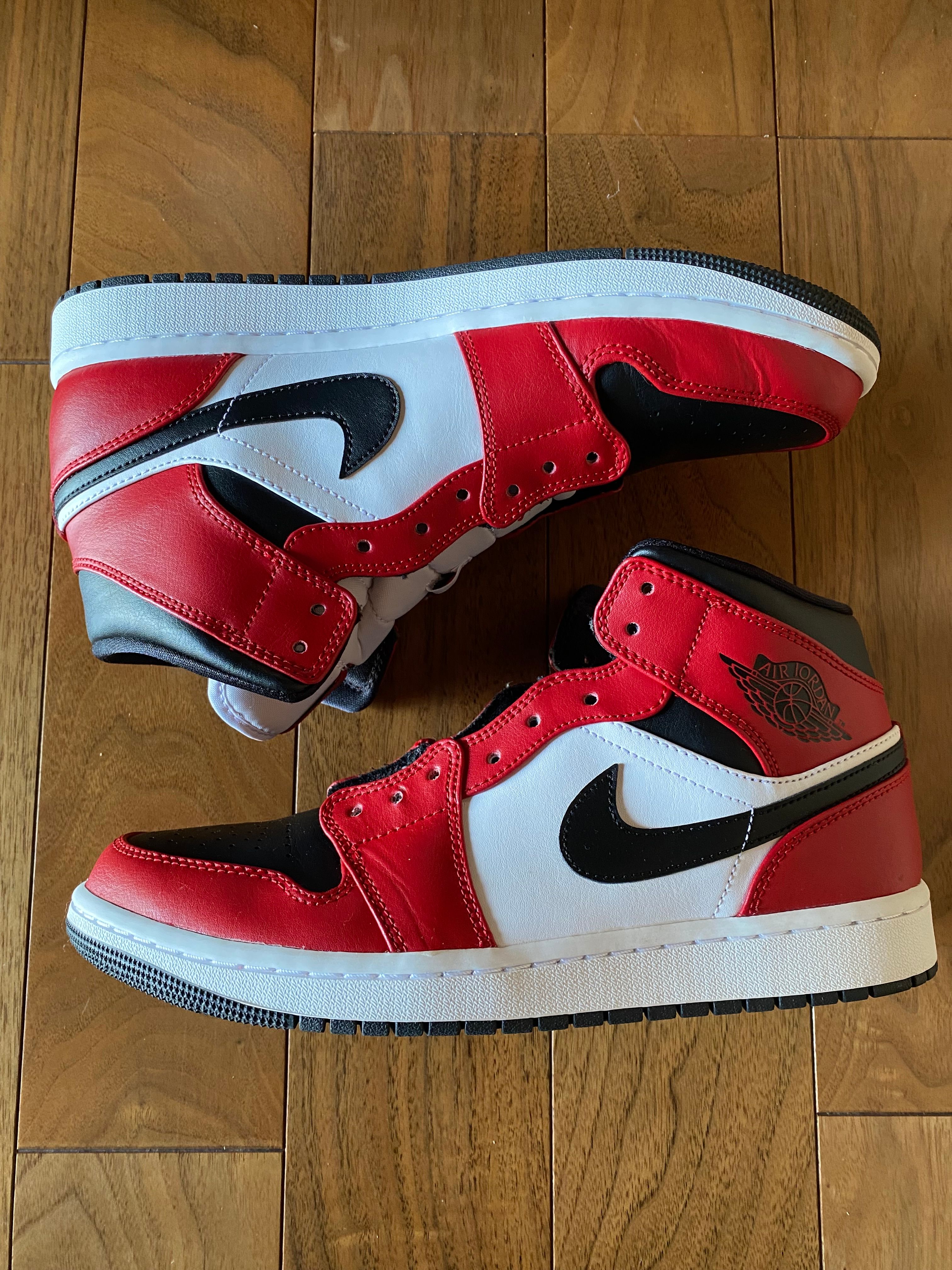 Nike Air Jordan 1 Mid "Chicago Black Toe"
