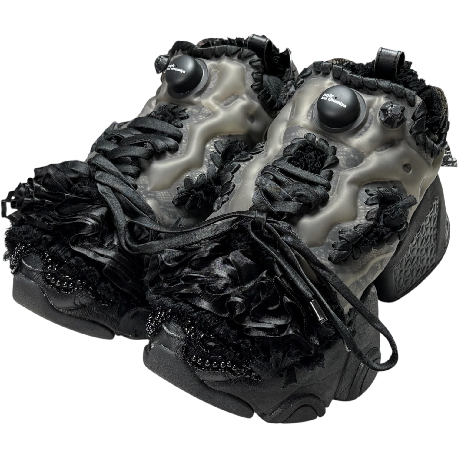 ノワールケイニノミヤ × リーボック インスタポンプフューリー ユキ "レースブラック"