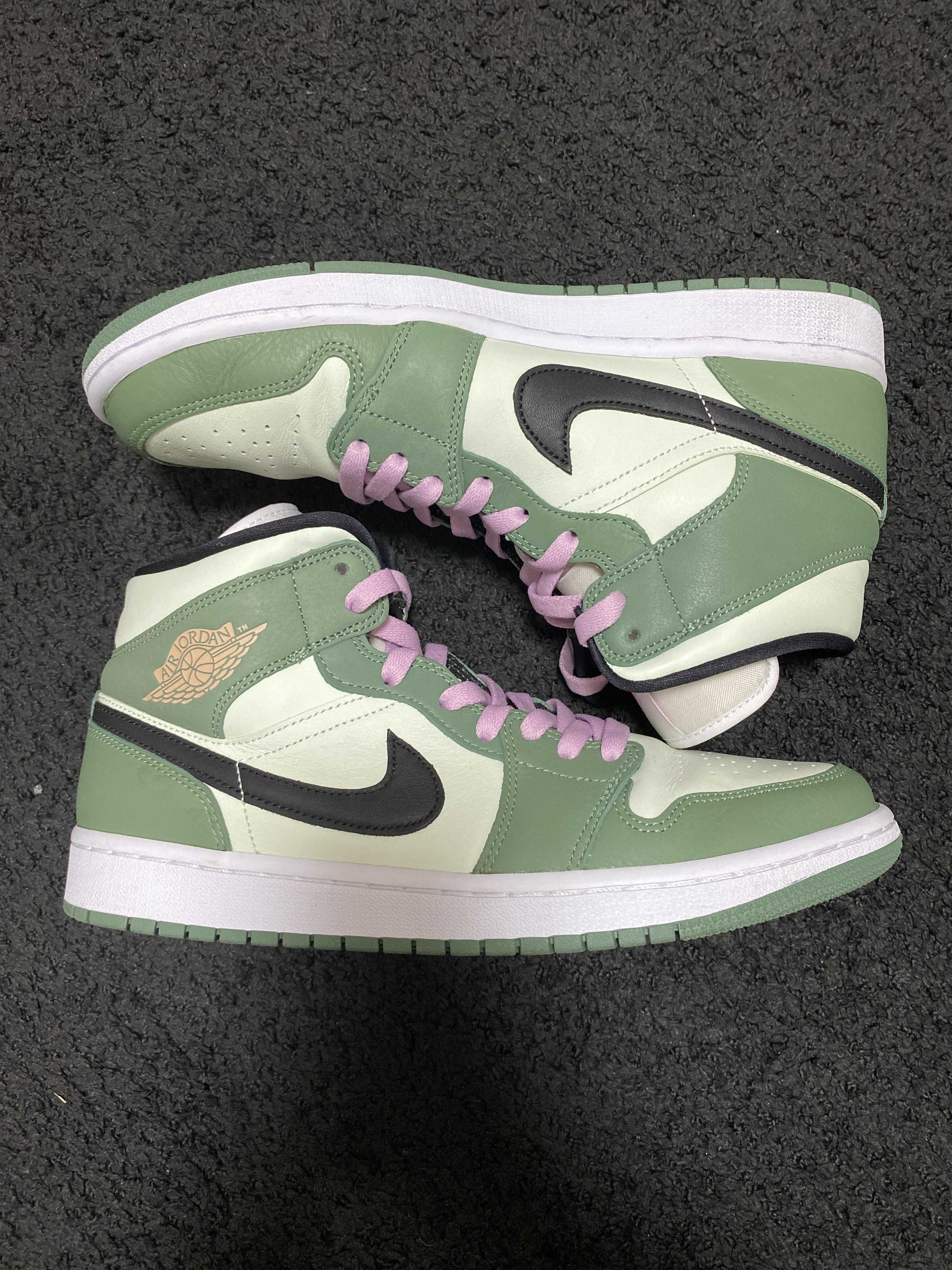 NIKE Women's AIR JORDAN 1 MID SE "DUTCH GREEN"
