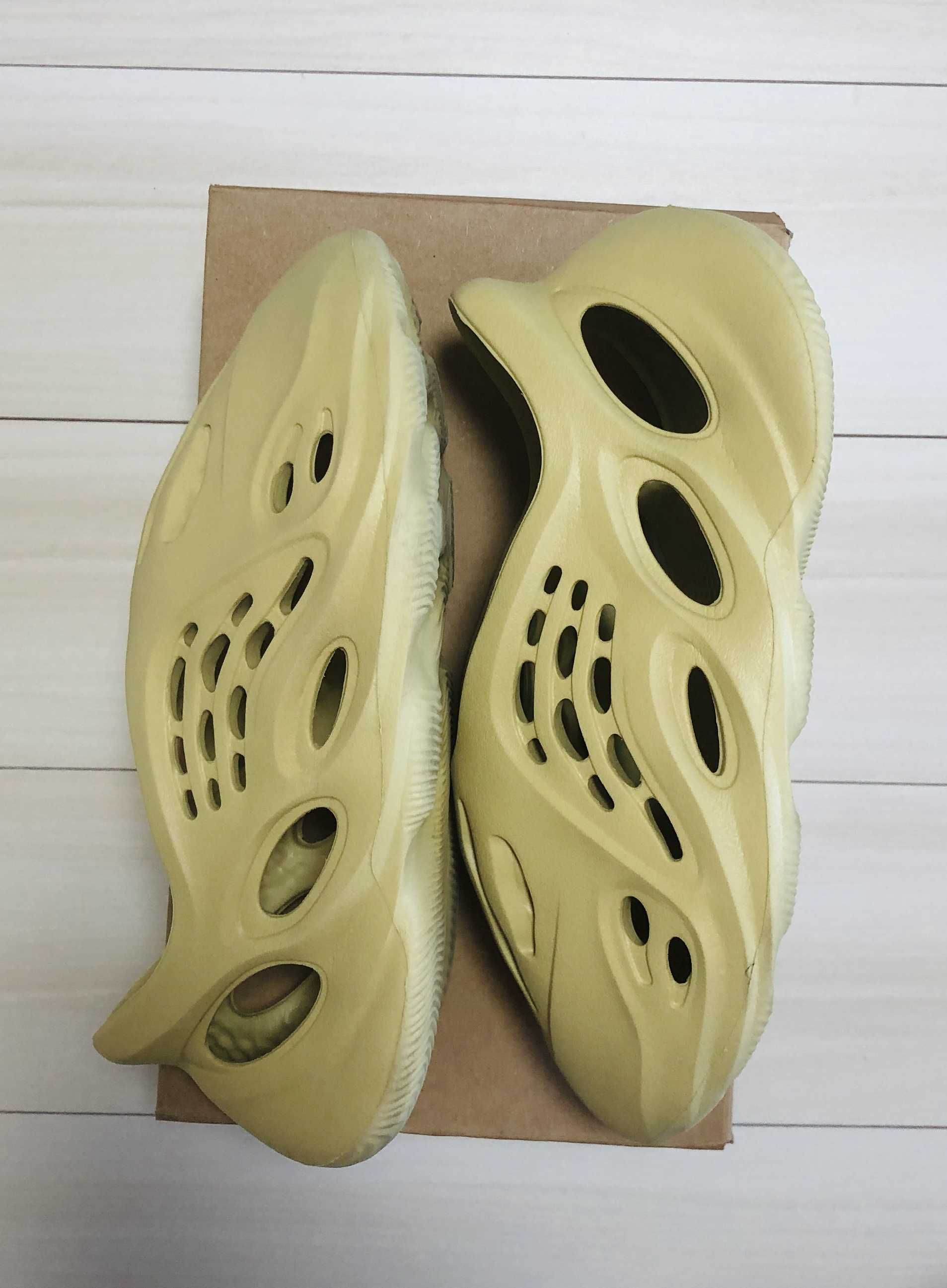 adidas YEEZY Foam Runner "Sulfur"