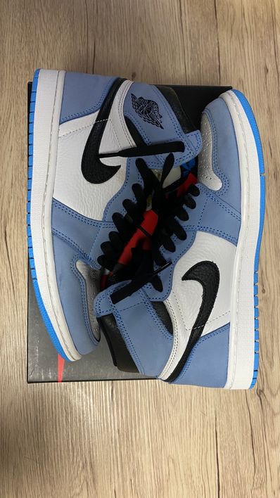 Nike Air Jordan 1 High OG "University Blue"