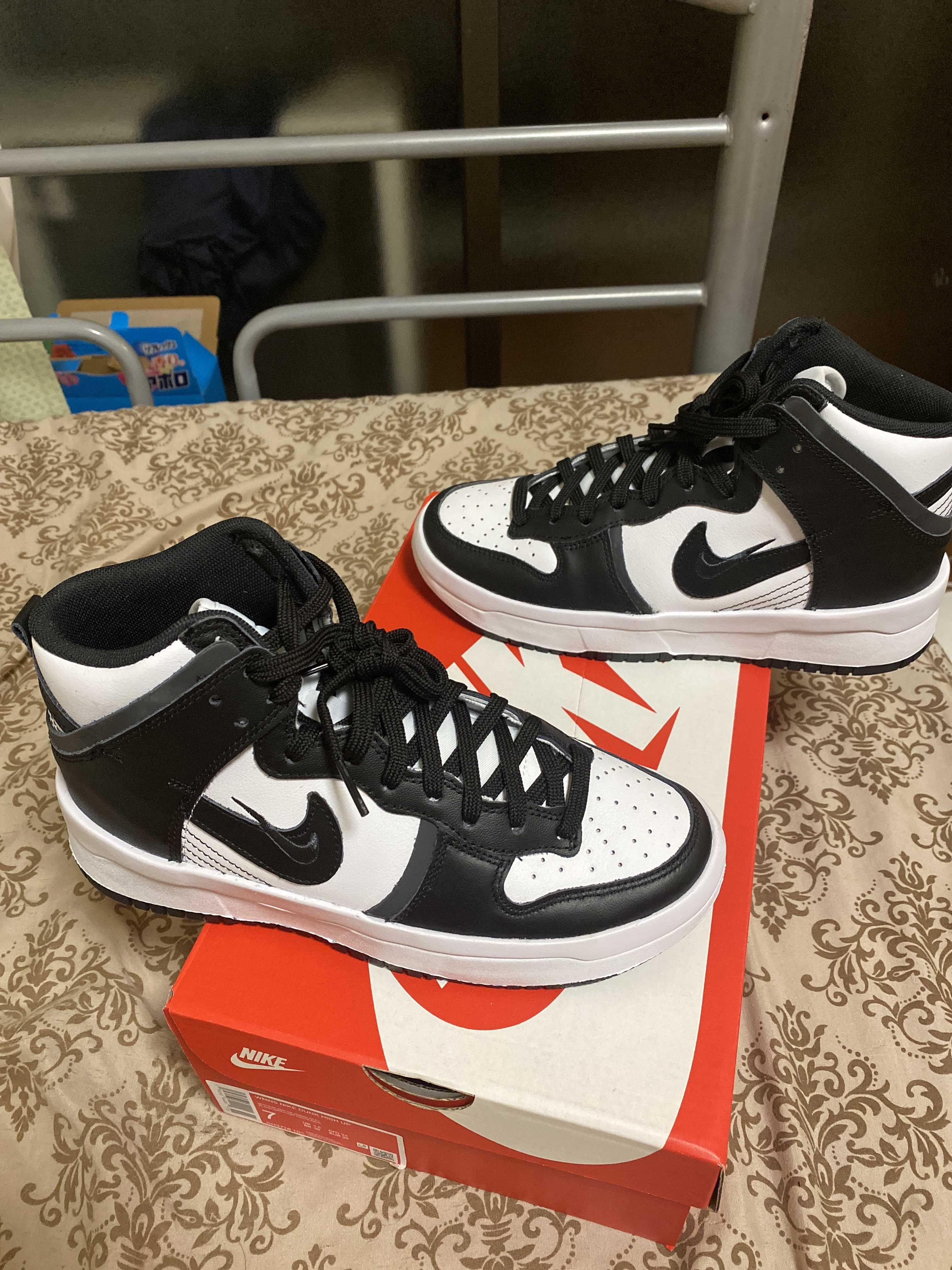 NIKE Women's DUNK HIGH UP "WHITE/BLACK"