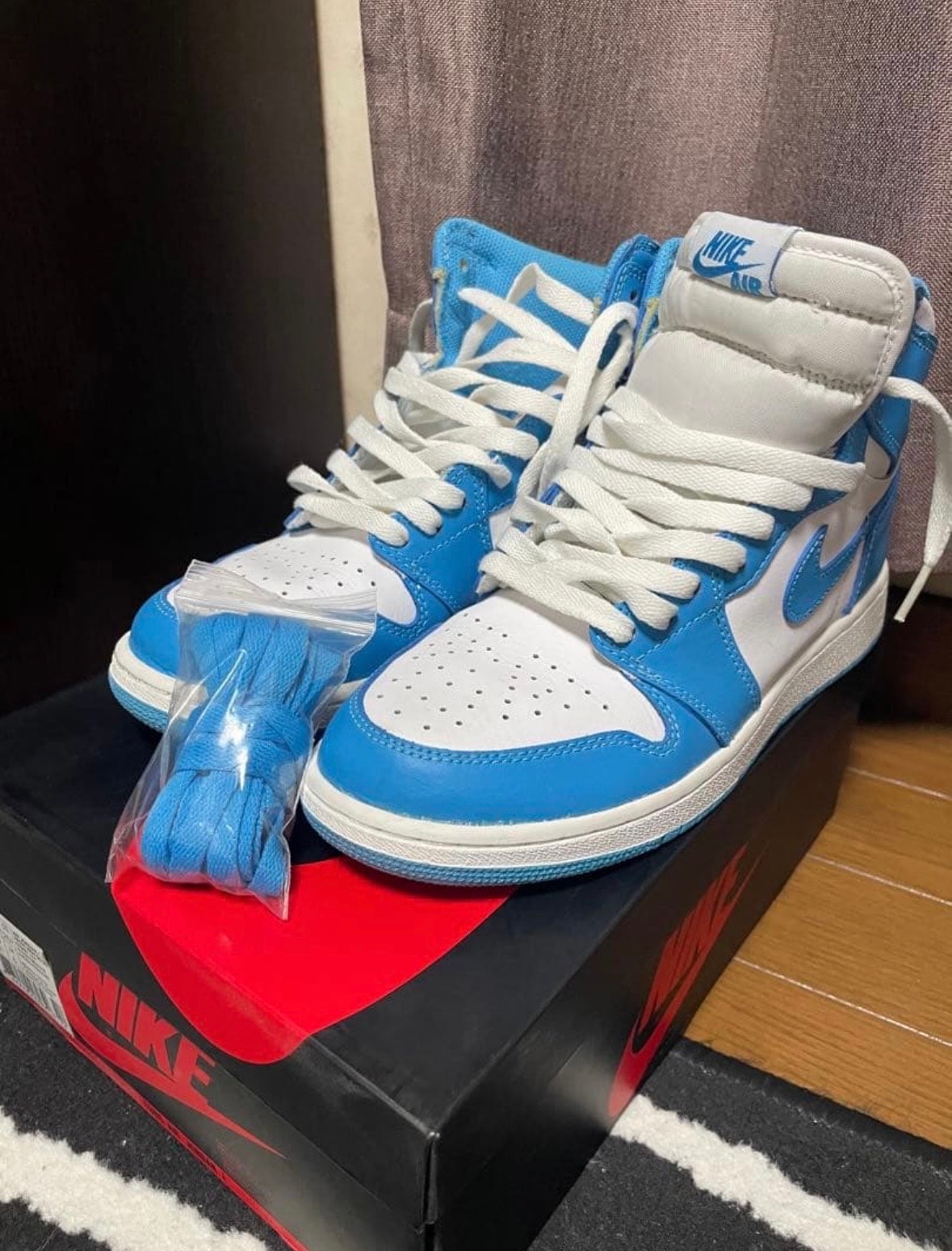 Nike Air Jordan 1 Retro High "UNC"