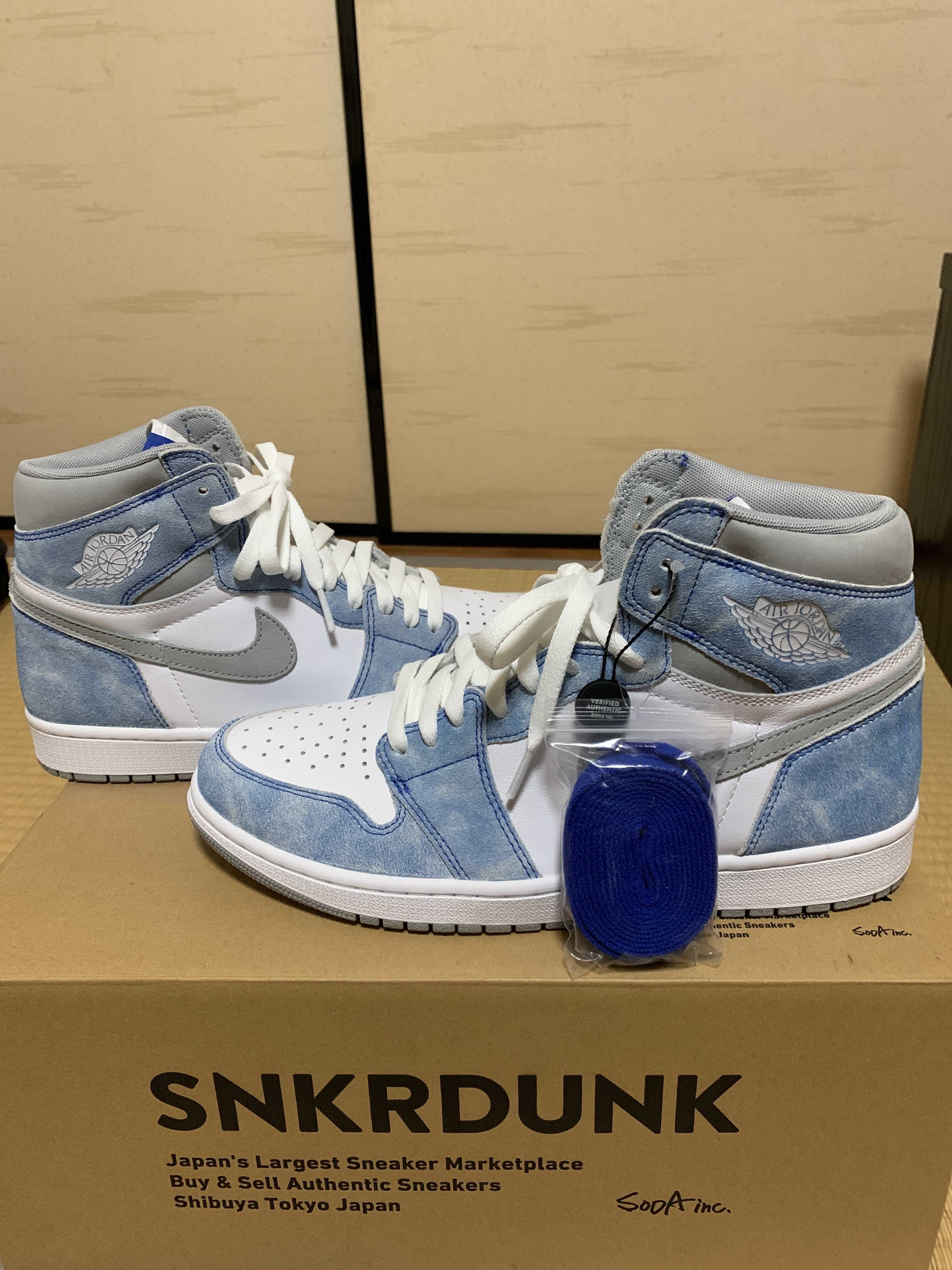 Nike Air Jordan 1 High OG "Hyper Royal"