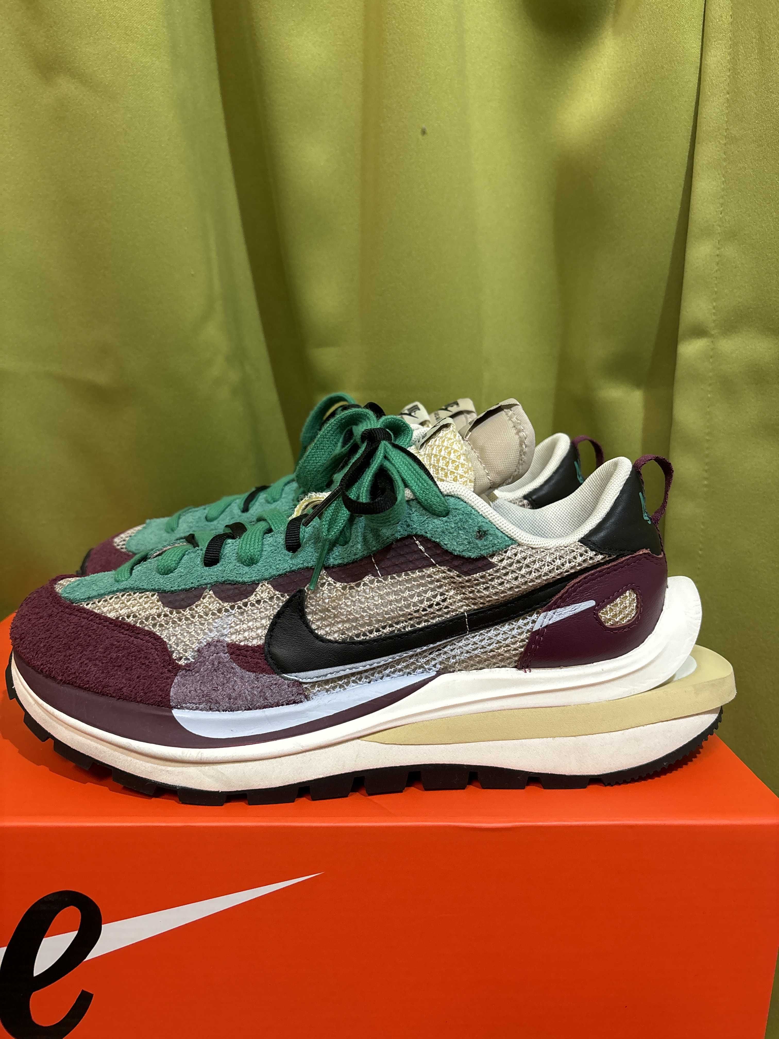 sacai × Nike Vapor Waffle "String/Red/Green"