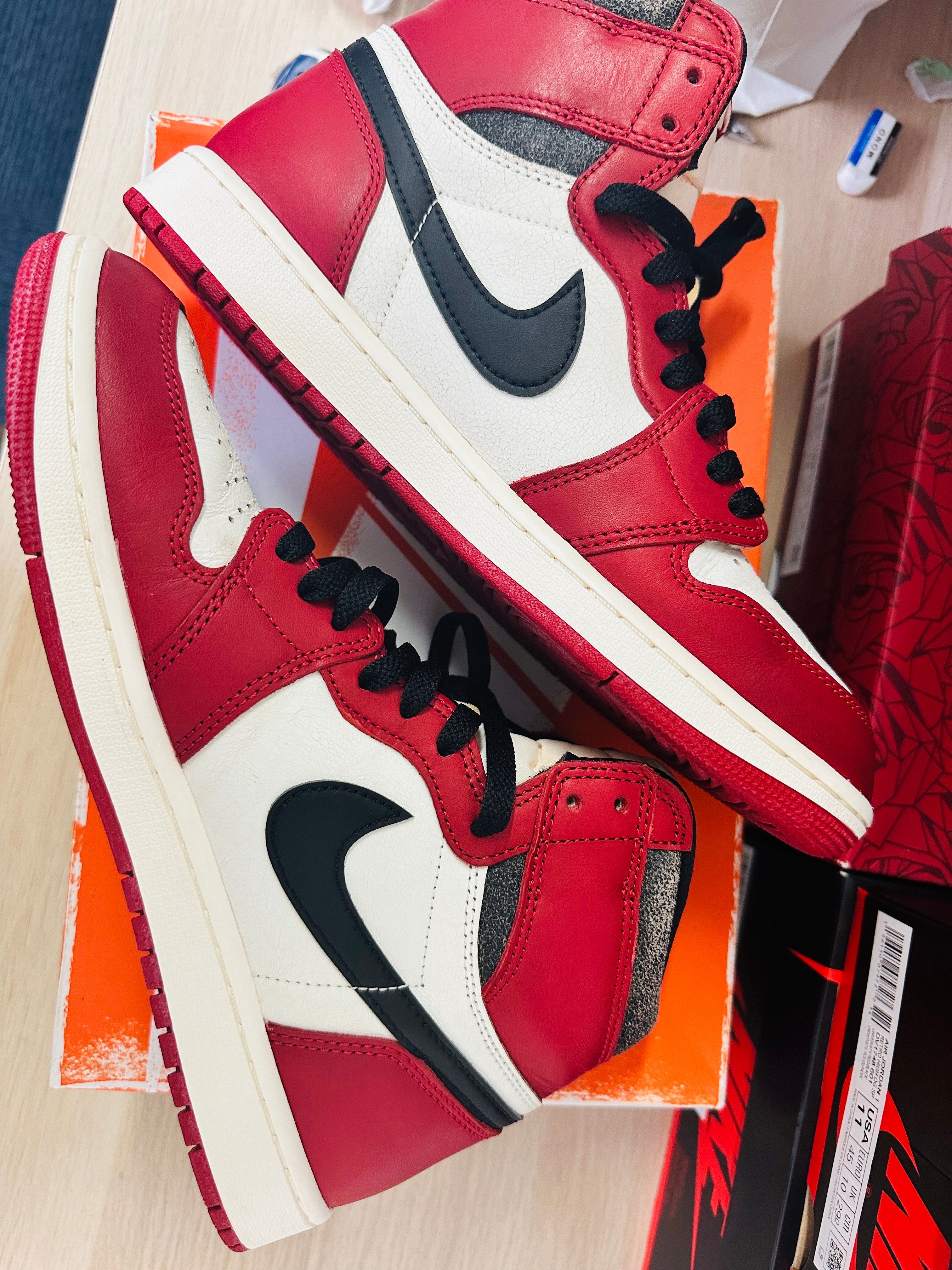 Nike Air Jordan 1 High OG "Lost & Found/Chicago"