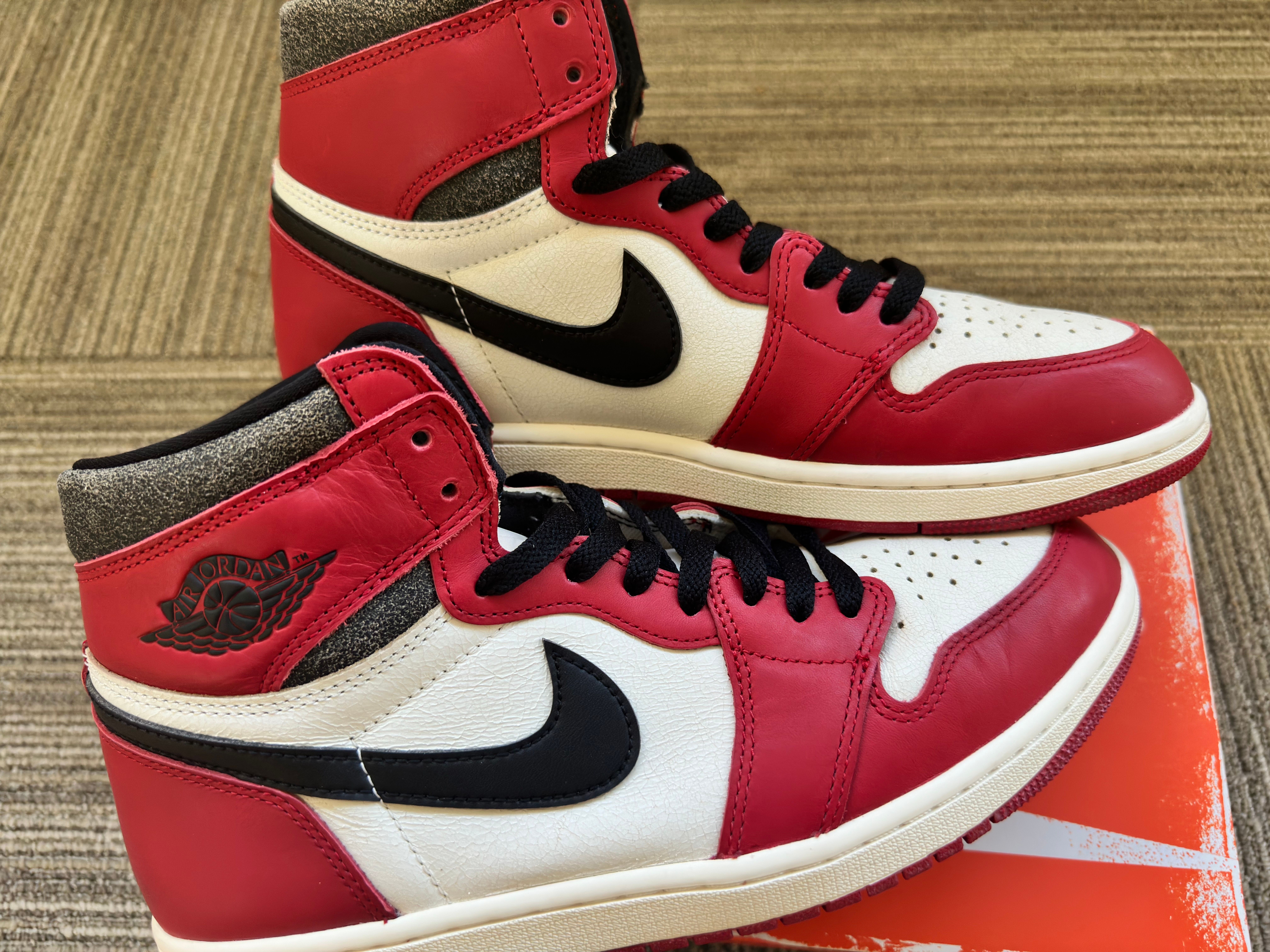 Nike Air Jordan 1 High OG "Lost & Found/Chicago"