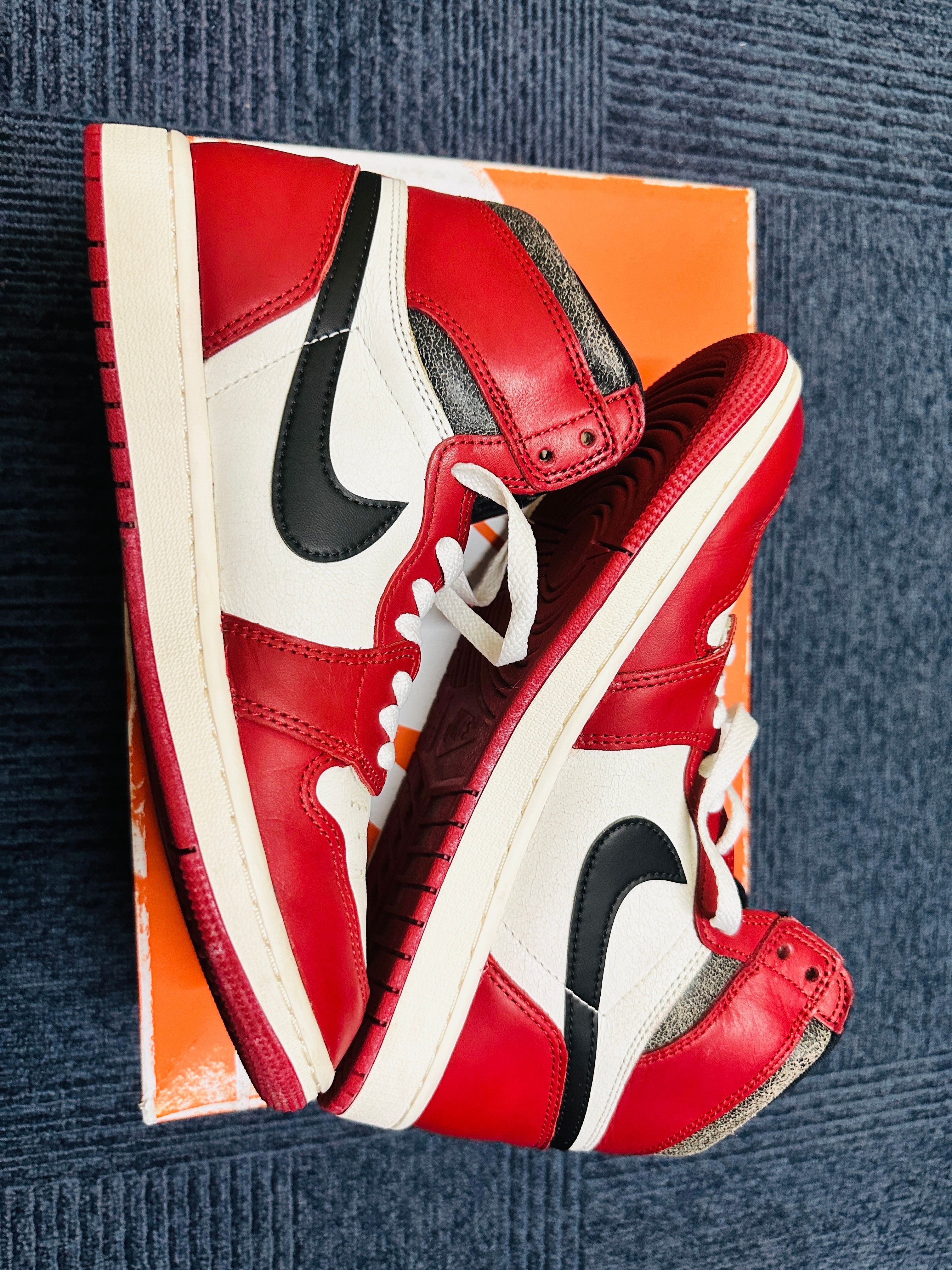 Nike Air Jordan 1 High OG "Lost & Found/Chicago"