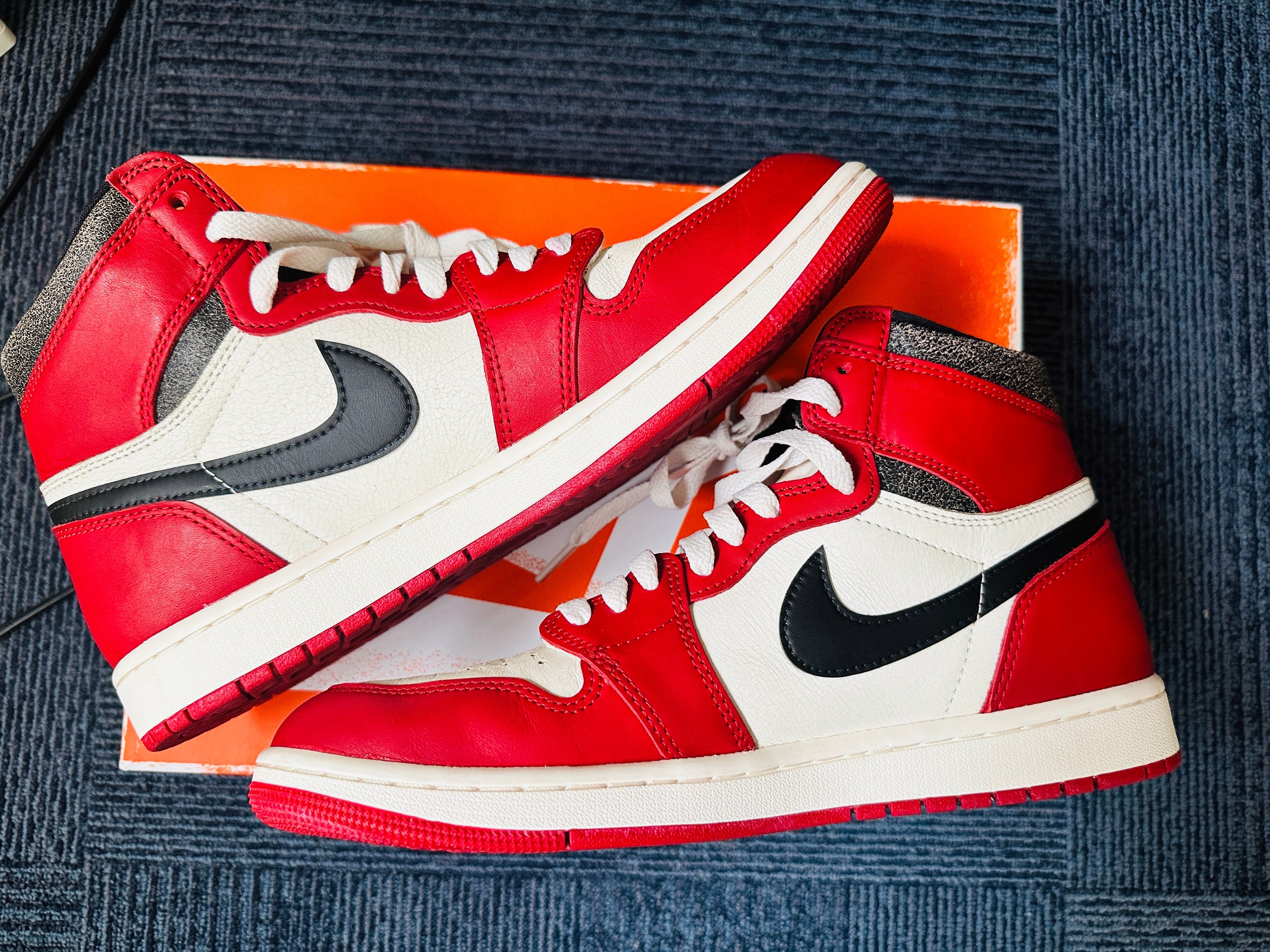 Nike Air Jordan 1 High OG "Lost & Found/Chicago"