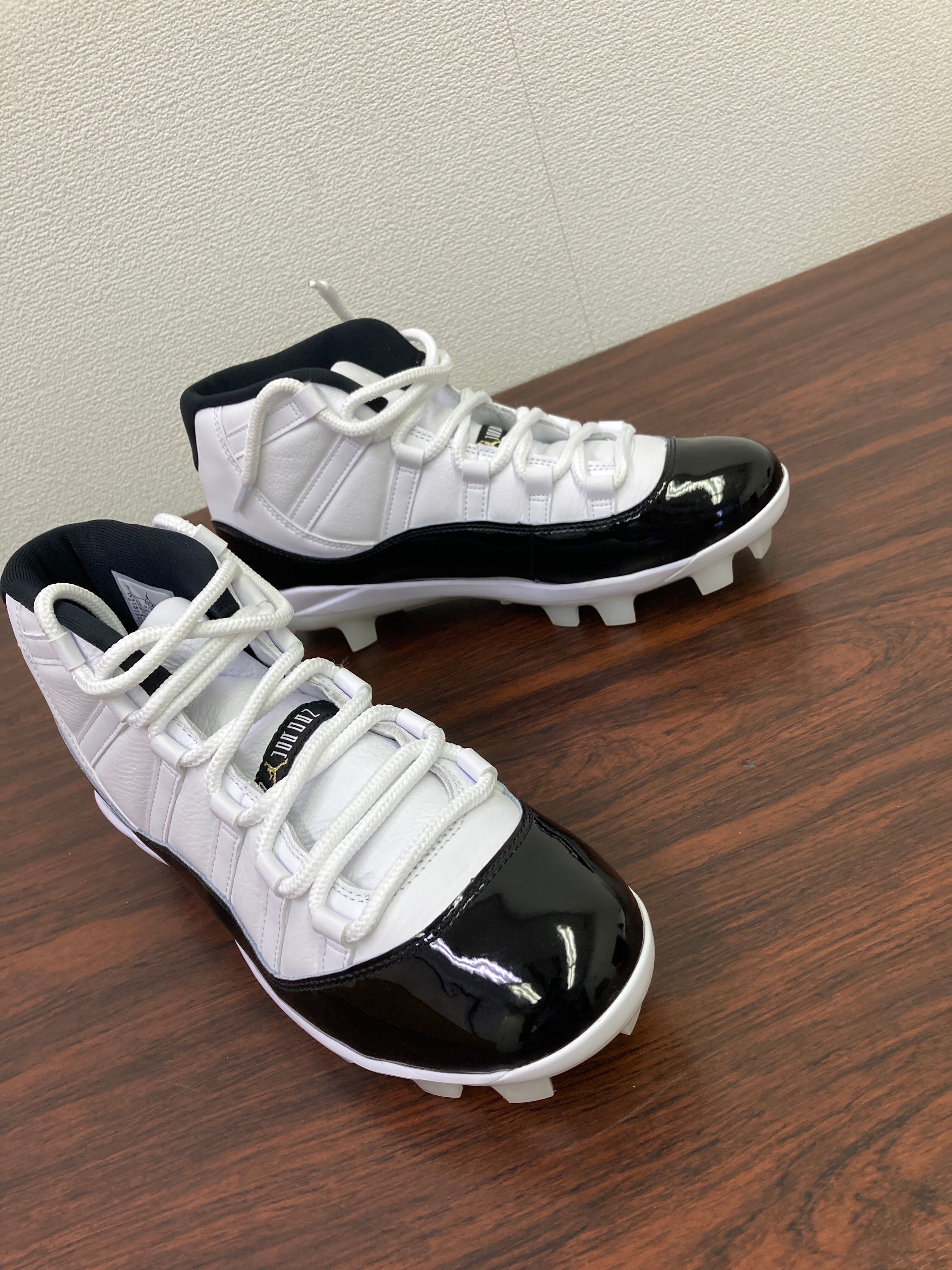 Nike Air Jordan 11 Retro MCS Cleat "White/Black/Metallic Gold"