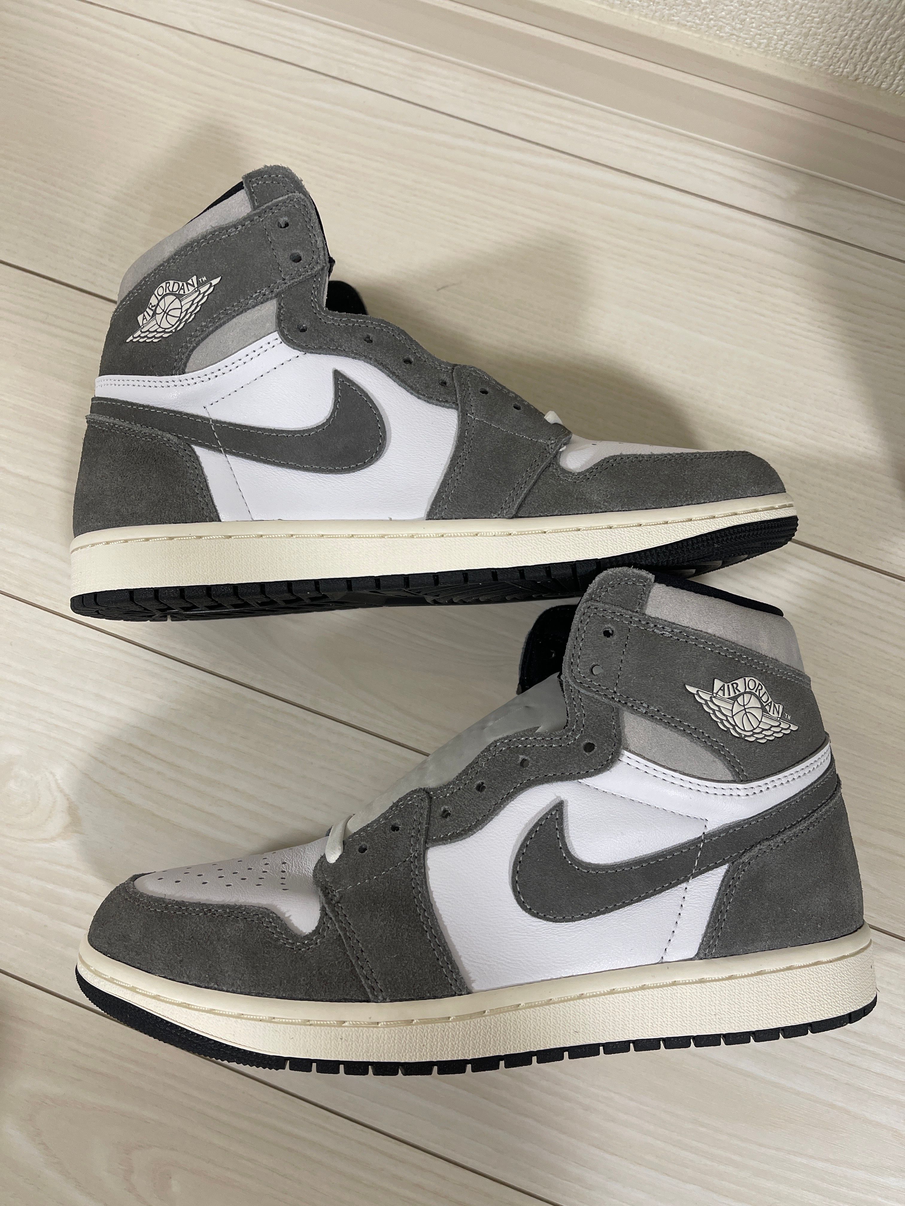 Nike Air Jordan 1 Retro High OG "Black and Smoke Grey"