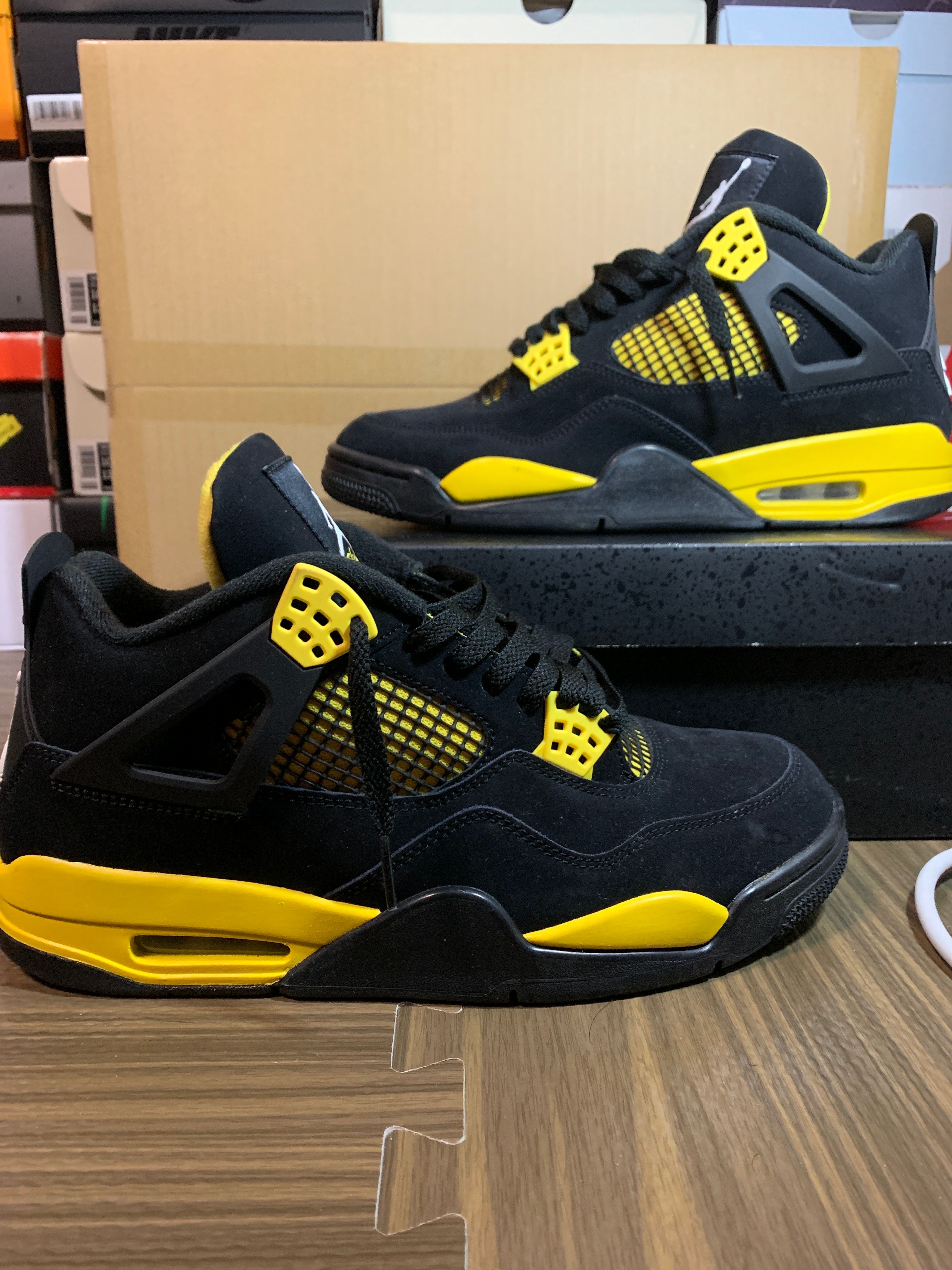 Nike Air Jordan 4 Retro "Thunder"(2023)