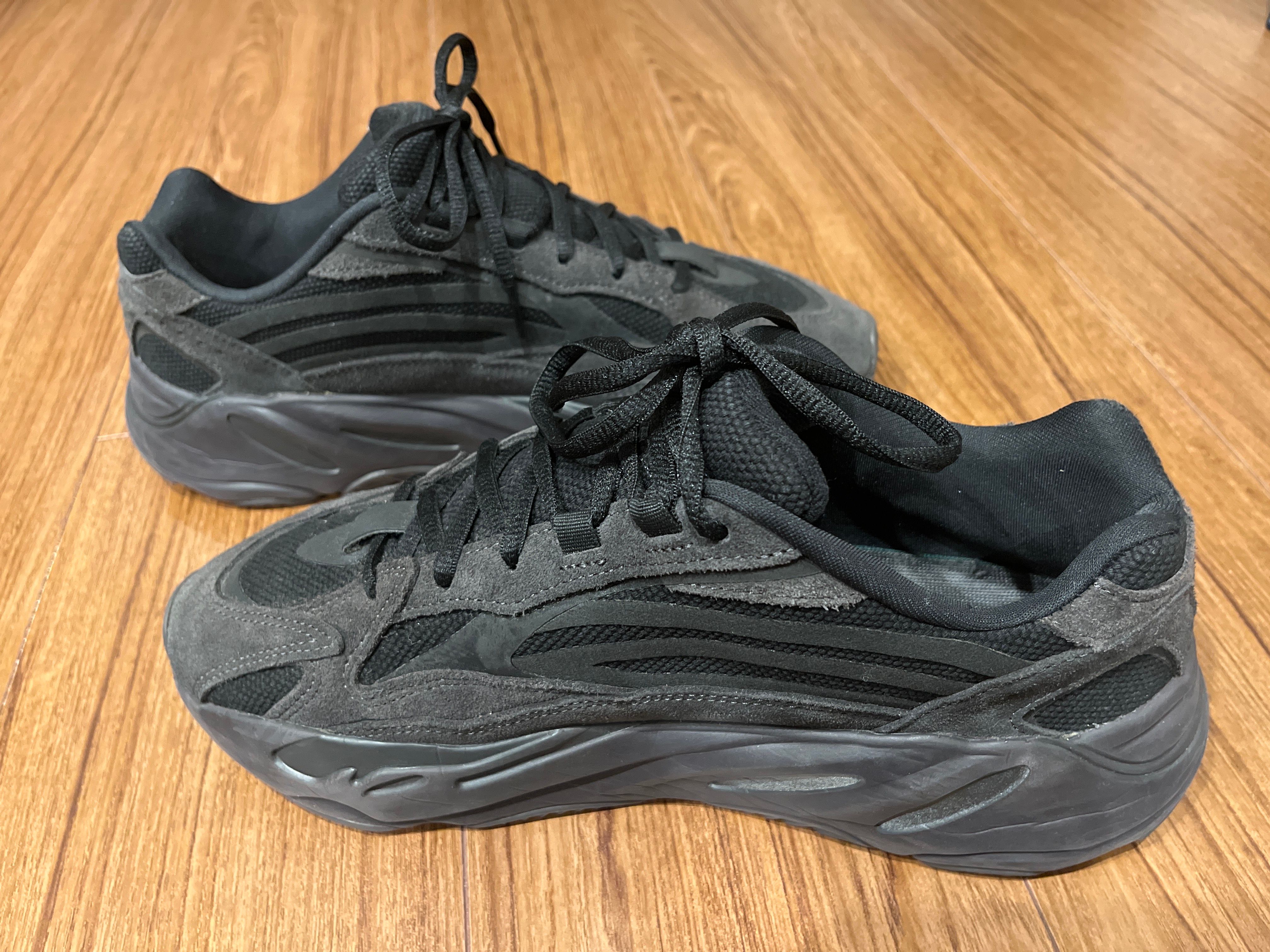 adidas YEEZY BOOST 700 V2 "Vanta"