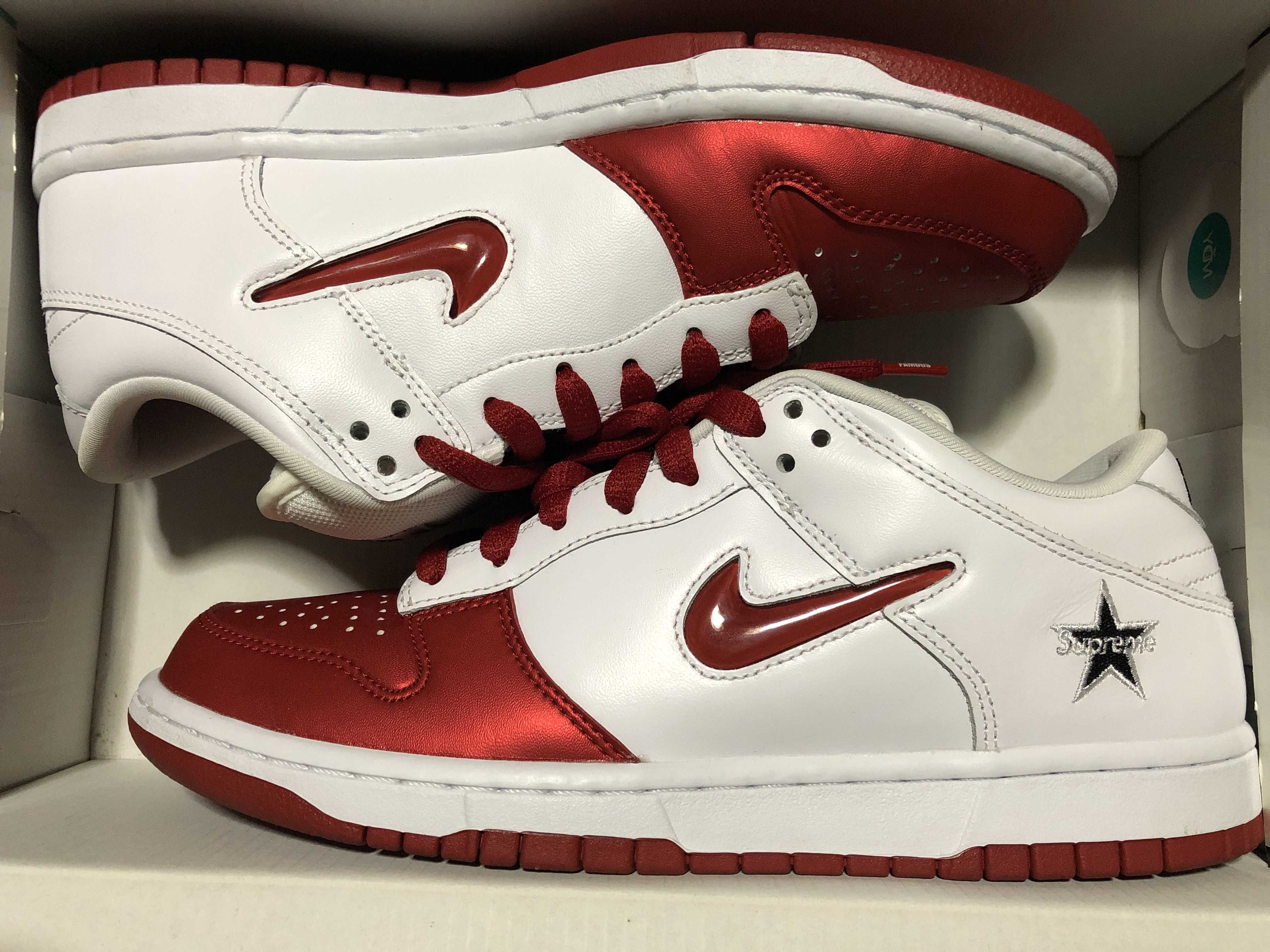Supreme × Nike Dunk Low "Varsity Red/White"