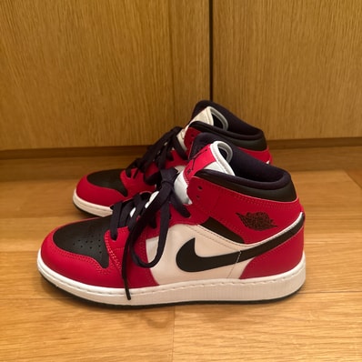 Nike Air Jordan 1 Mid "Chicago Black Toe"