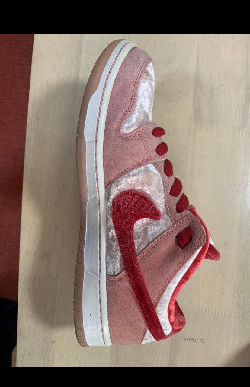 Strangelove × Nike SB Dunk Low "Valentine’s Day"
