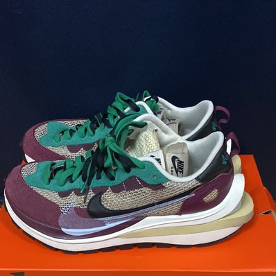 sacai × Nike Vapor Waffle "String/Red/Green"