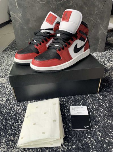 Nike Air Jordan 1 Mid "Chicago Black Toe"
